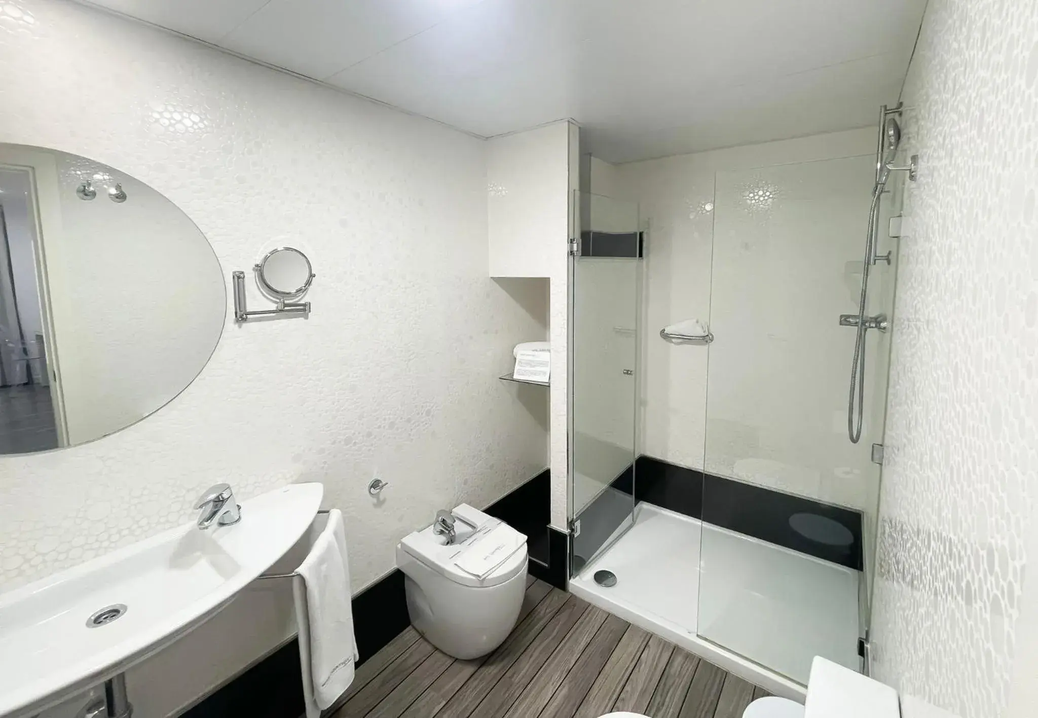 Double Room with Extra Bed (2 Adults + 1 Child) in La Boutique Puerta Osario Double Room with Extra Bed (2 Adults + 1 Child) in La Boutique Puerta Osario