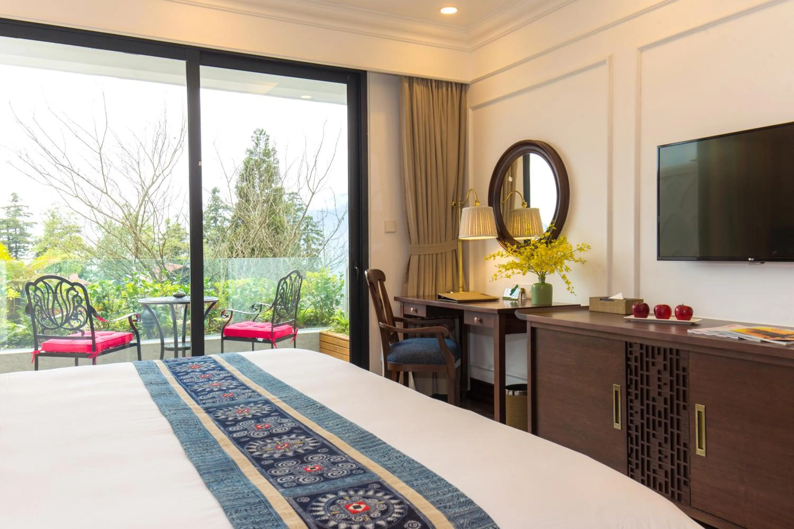 Bed in Silk Path Grand Sapa Resort & Spa
