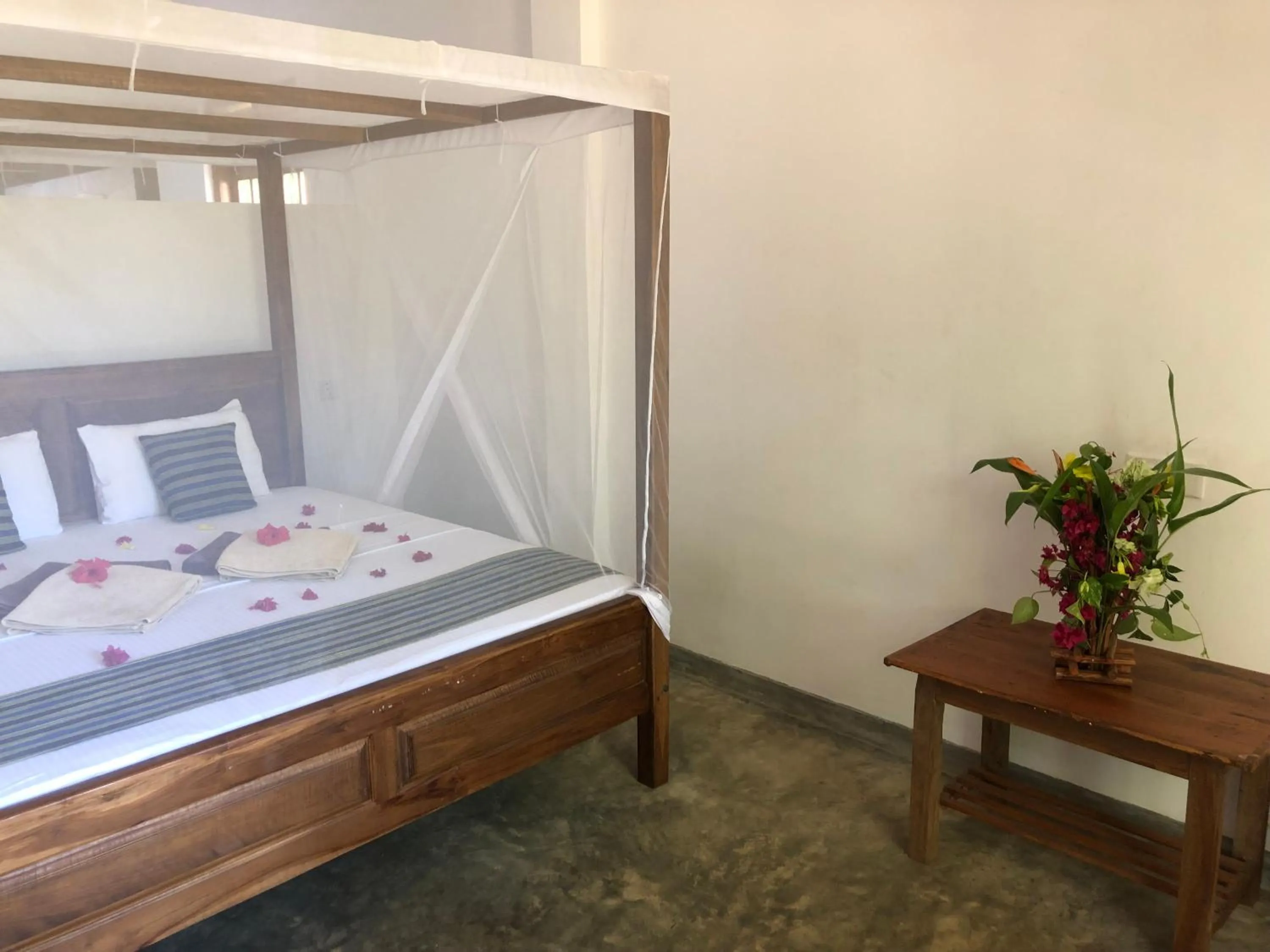 Bedroom, Bed in Hiriketiya White House