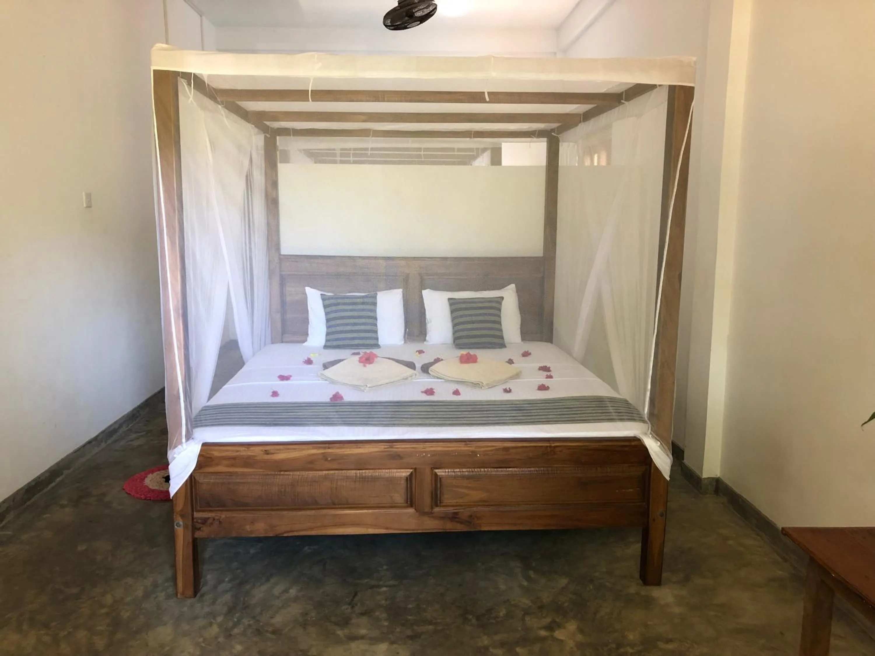 Bed in Hiriketiya White House