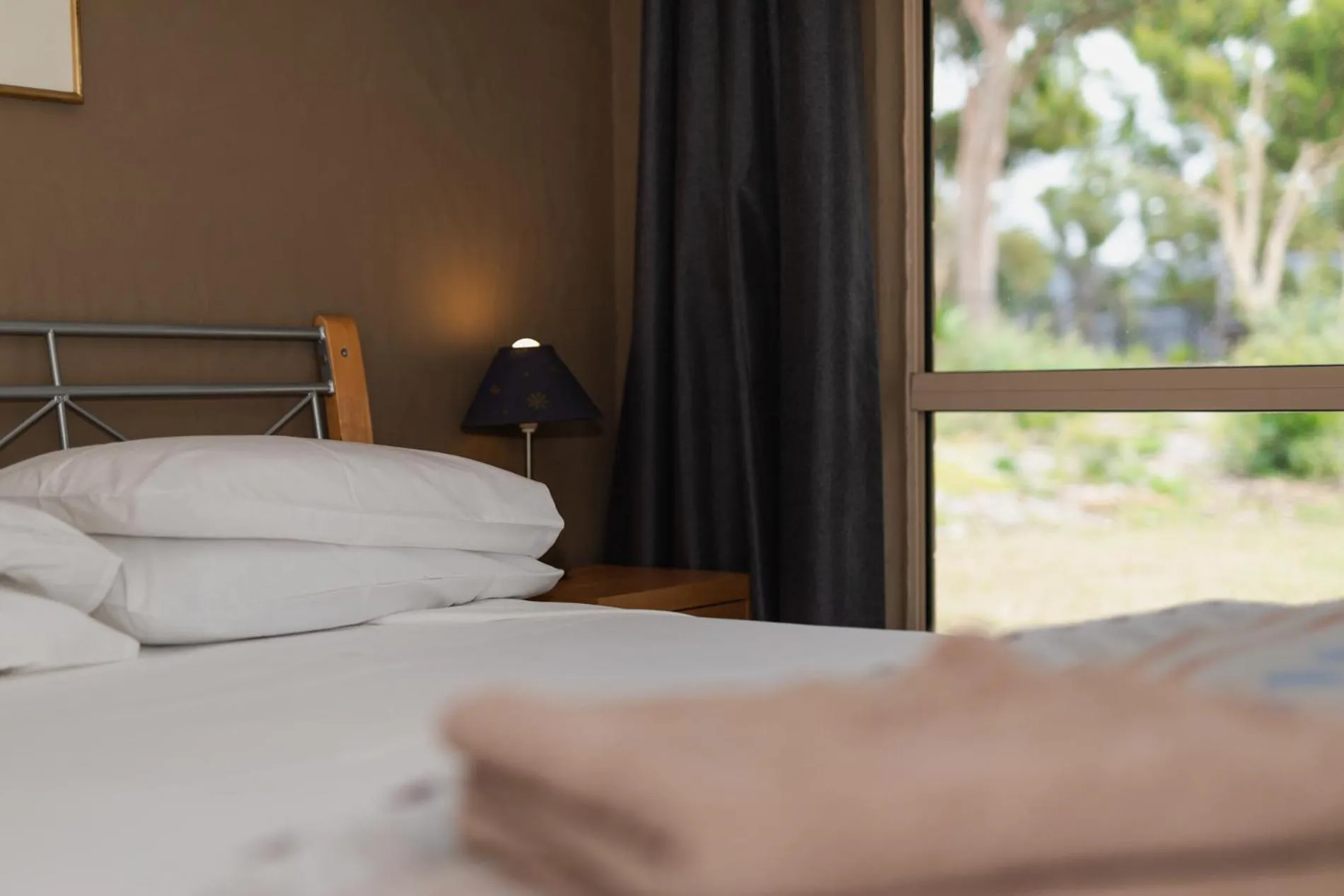 Bed in Banksia Park Cottages