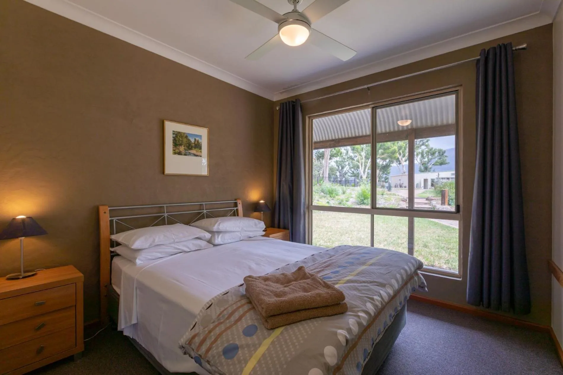Bed in Banksia Park Cottages