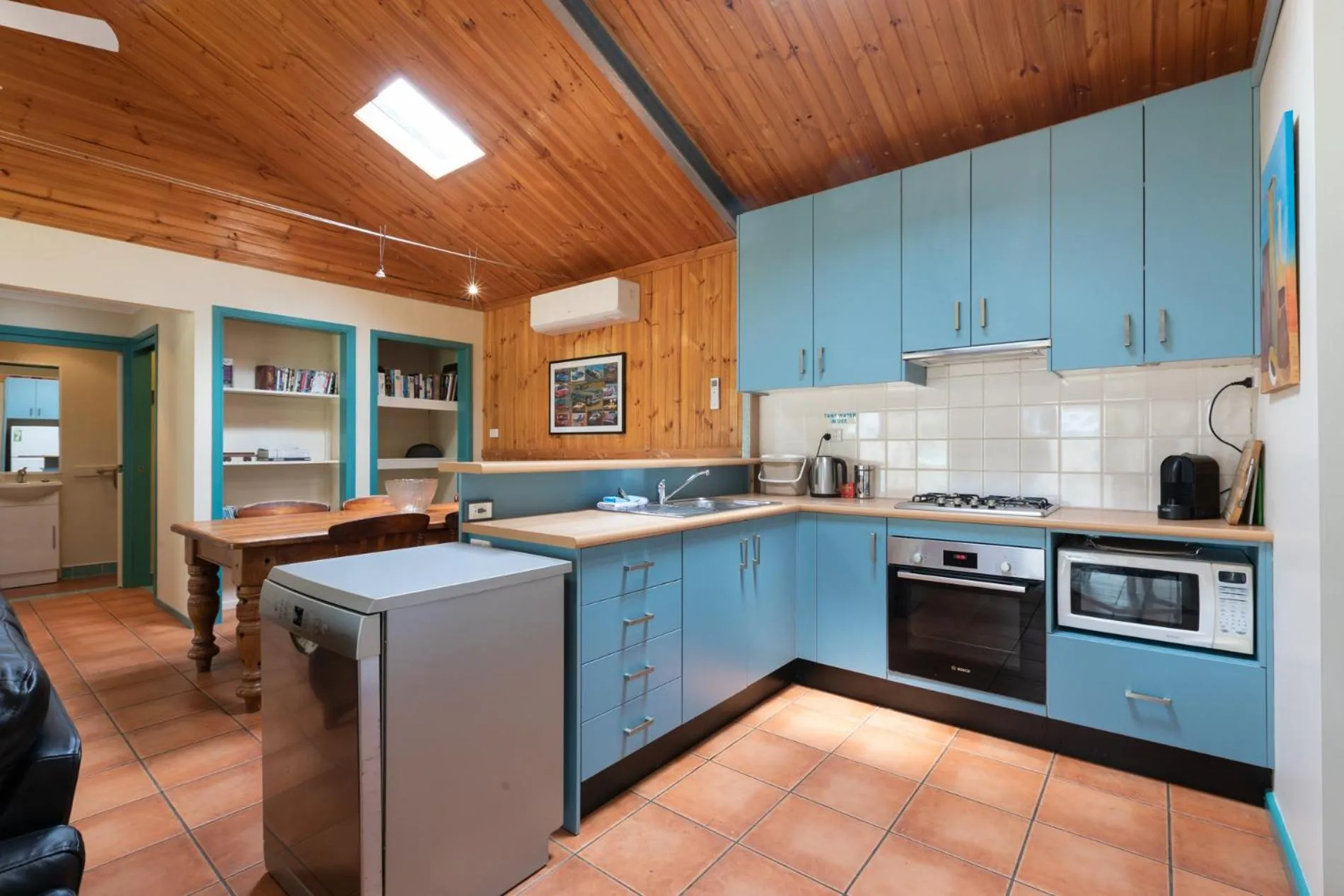 Kitchen or kitchenette in Banksia Park Cottages