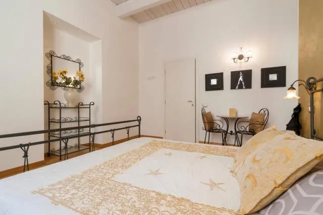 Photo of the whole room, Bed in Marina Di Castello
