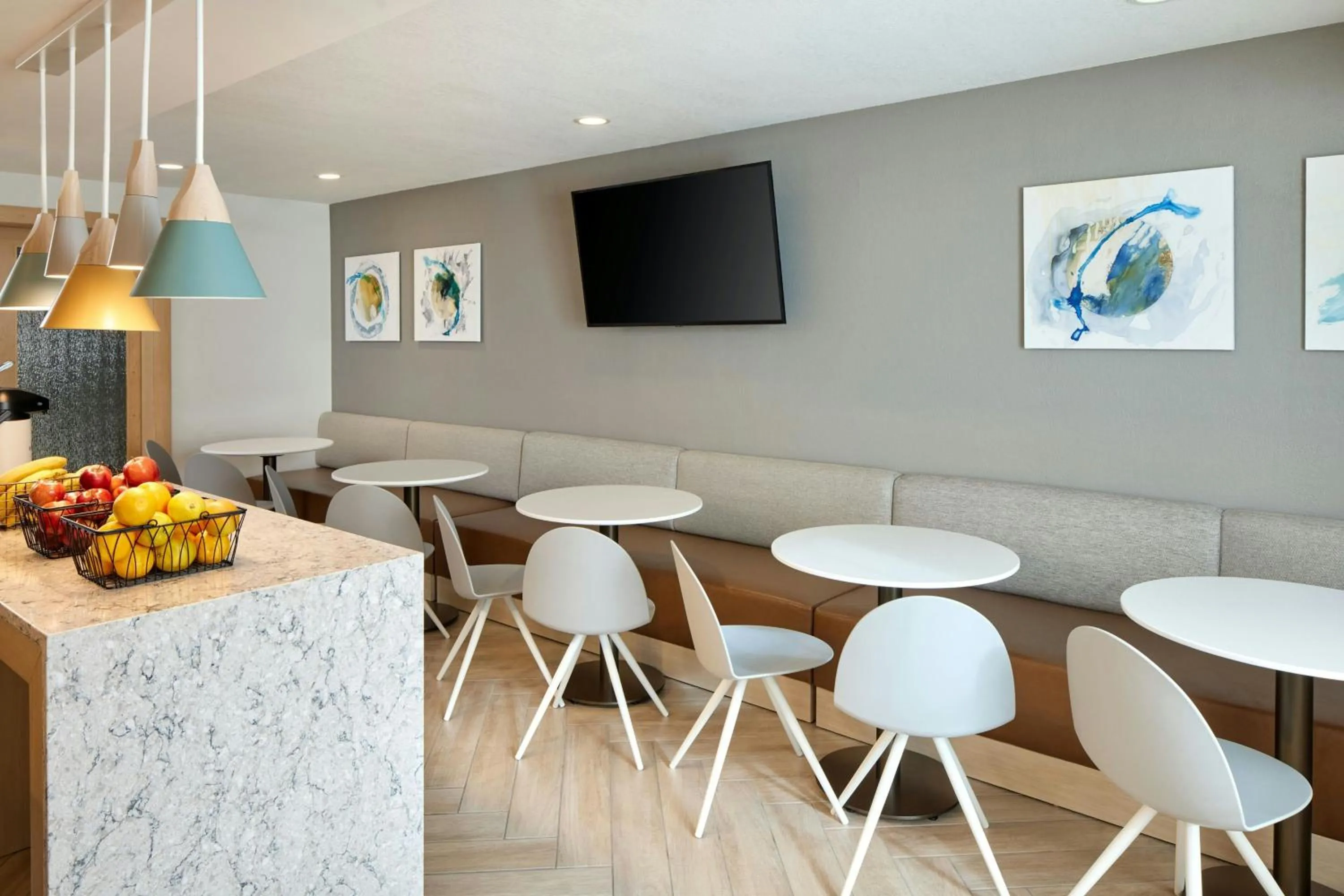 Breakfast in TownePlace Suites Dulles Airport