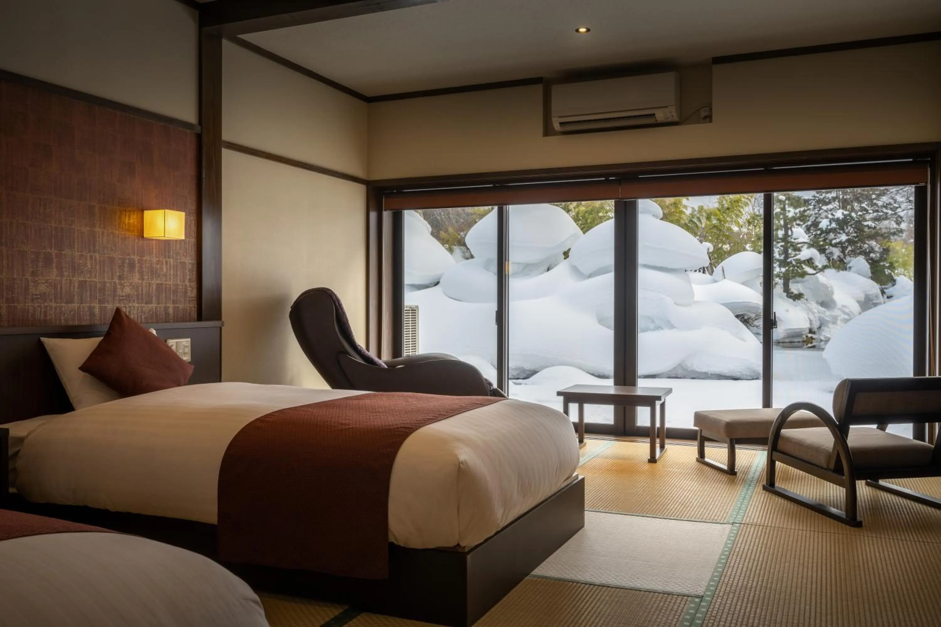 Photo of the whole room, Bed in Onogawa Onsen Kajikaso