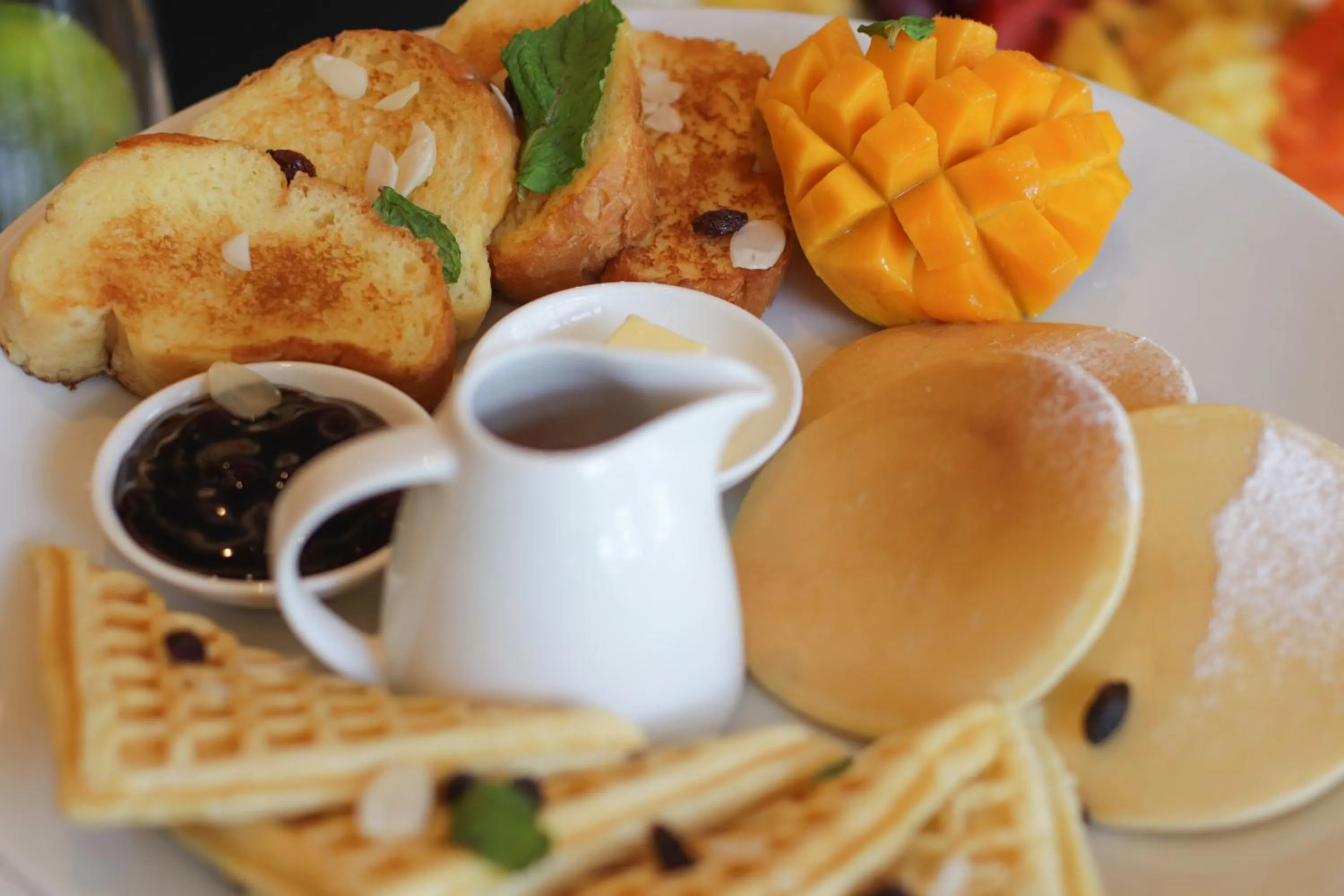 Food in Seda Capitol Central Hotel