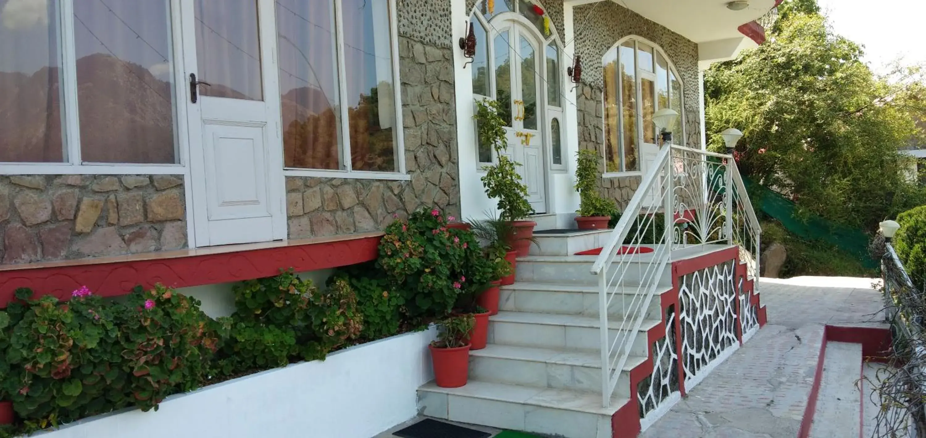 Property building in Hotel Victoriya Palace,Mcleod Ganj Property building in Hotel Victoriya Palace,Mcleod Ganj