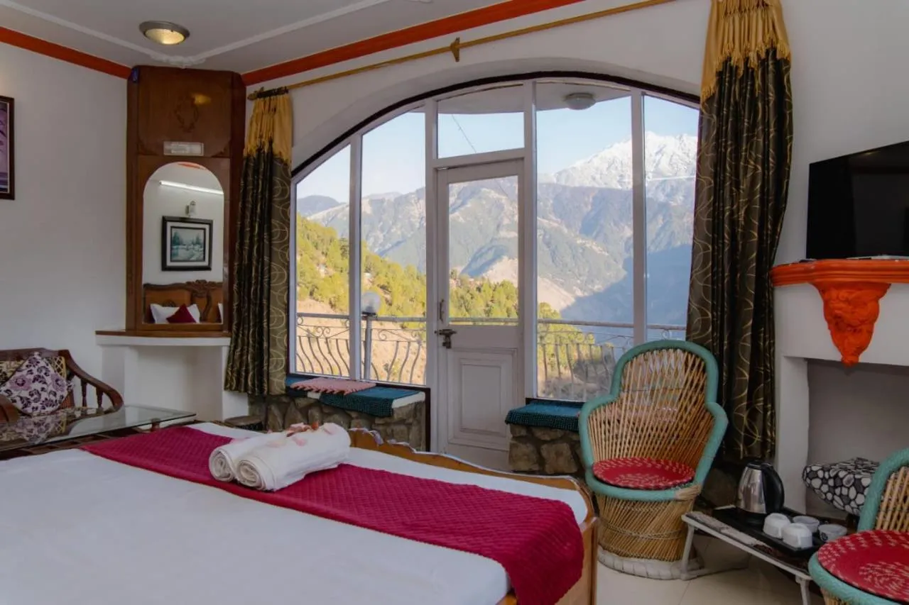 Communal lounge/ TV room, Bed in Hotel Victoriya Palace,Mcleod Ganj