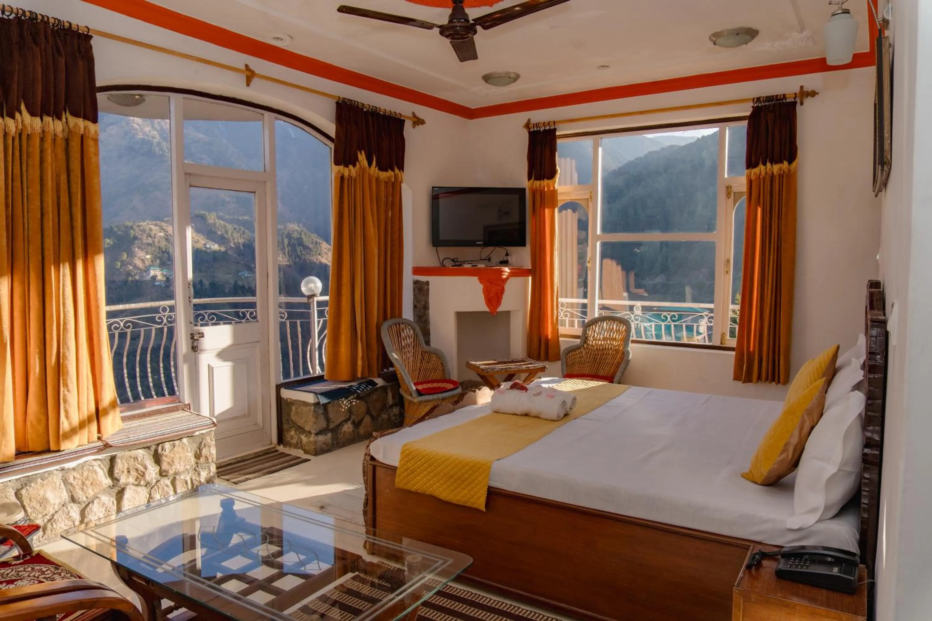 Bed in Hotel Victoriya Palace,Mcleod Ganj