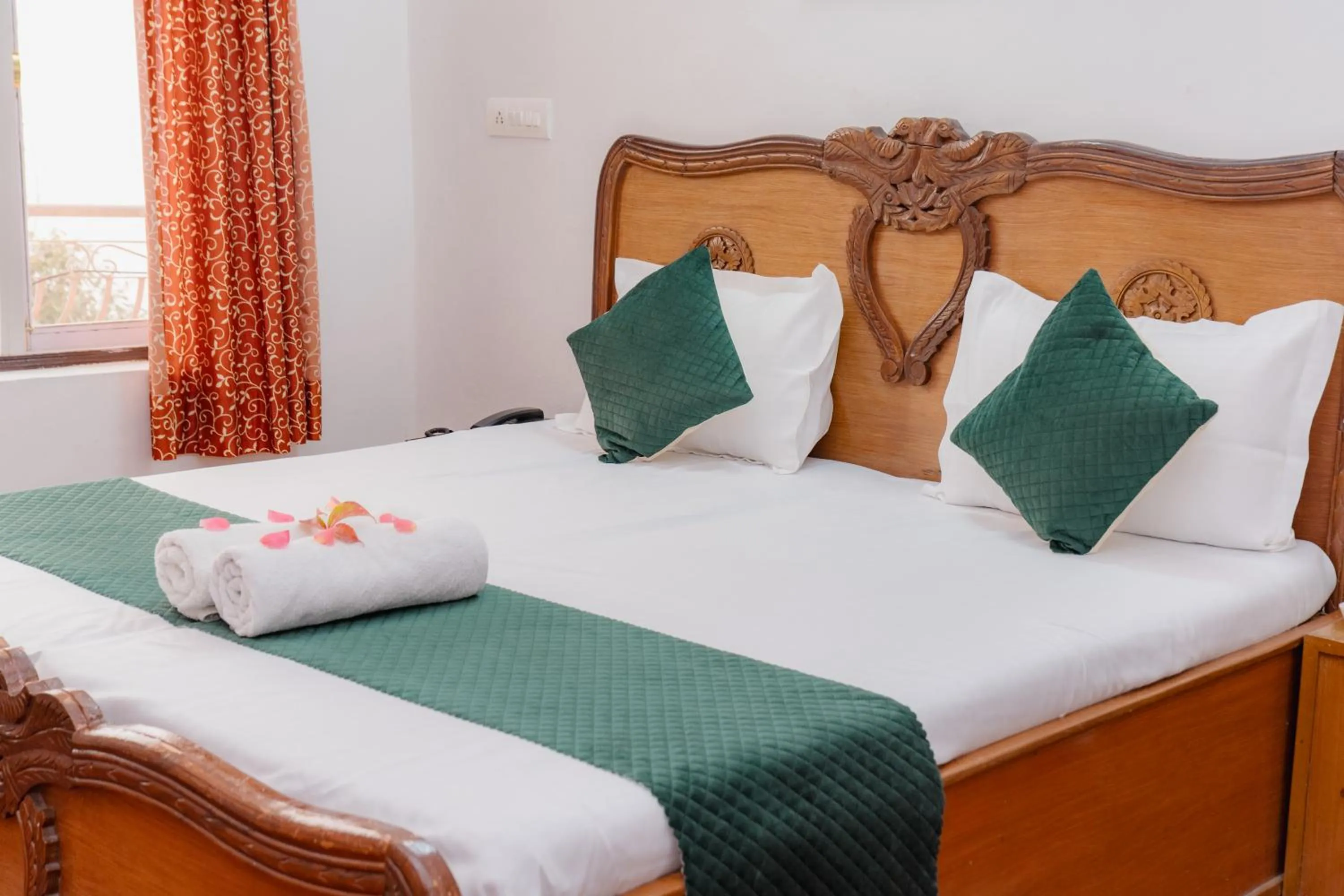 Bedroom, Bed in Hotel Victoriya Palace,Mcleod Ganj