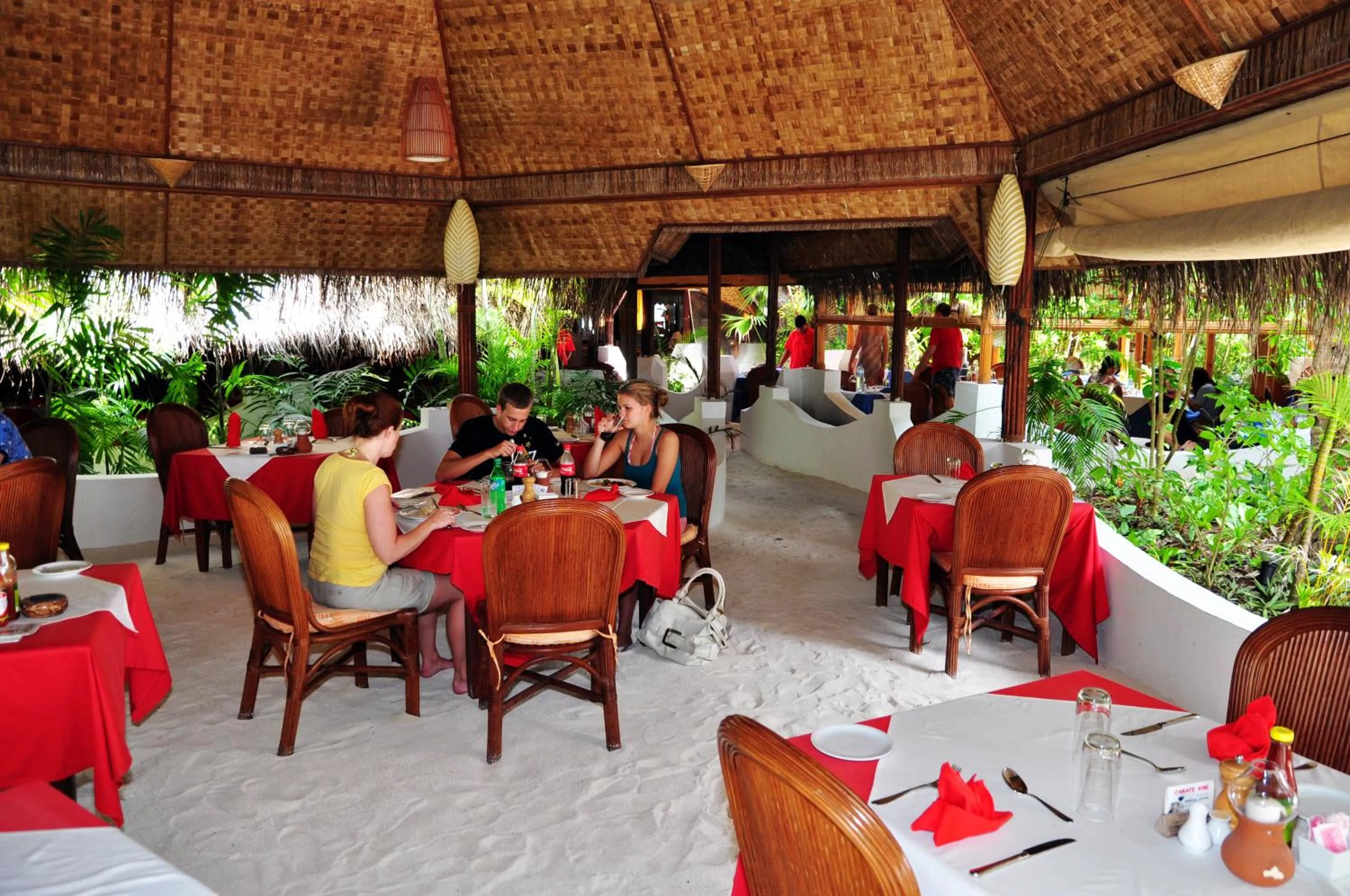 Restaurant/places to eat in Thulhagiri Island Resort & Spa