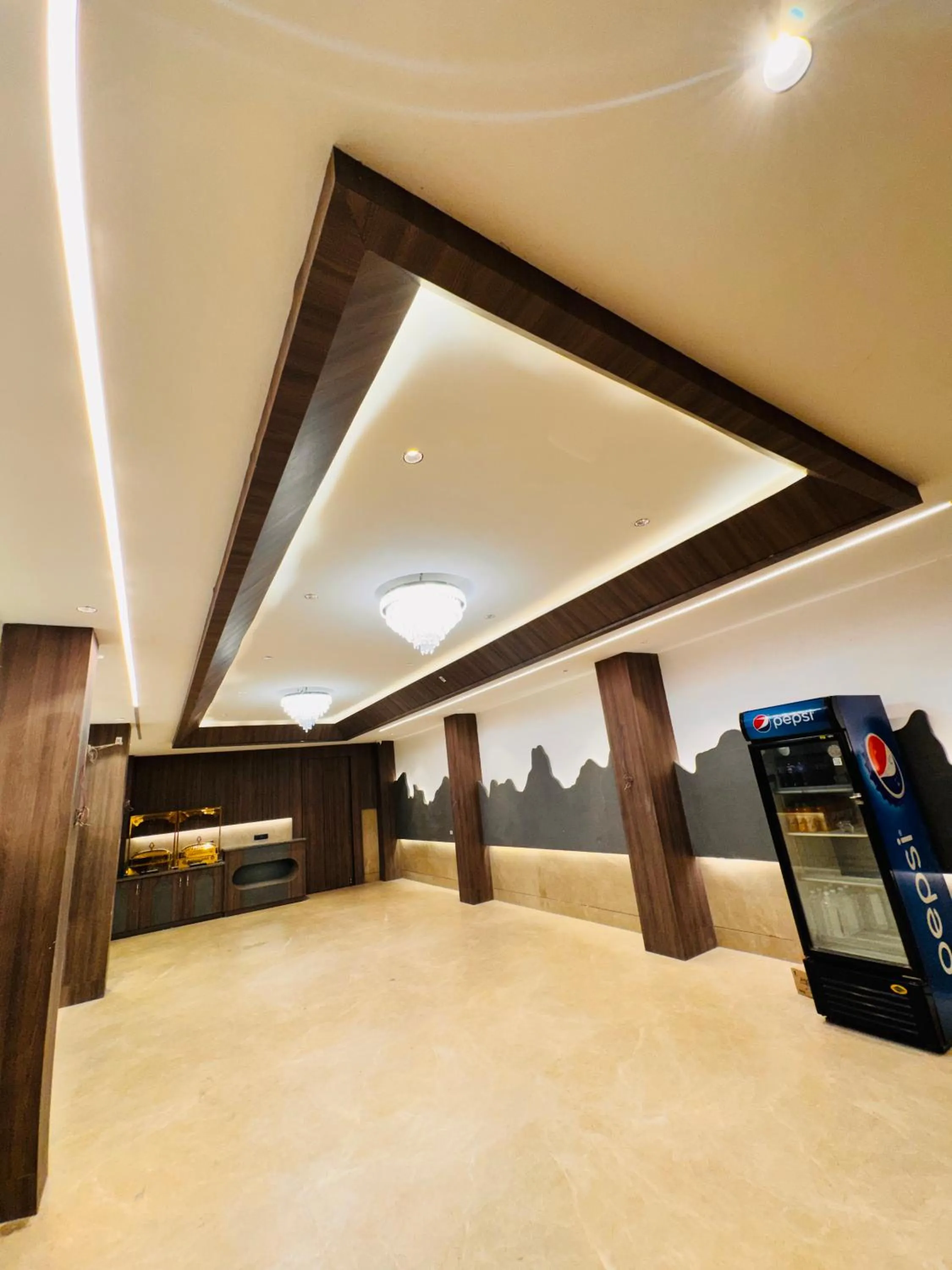 Restaurant/places to eat in Hotel 51