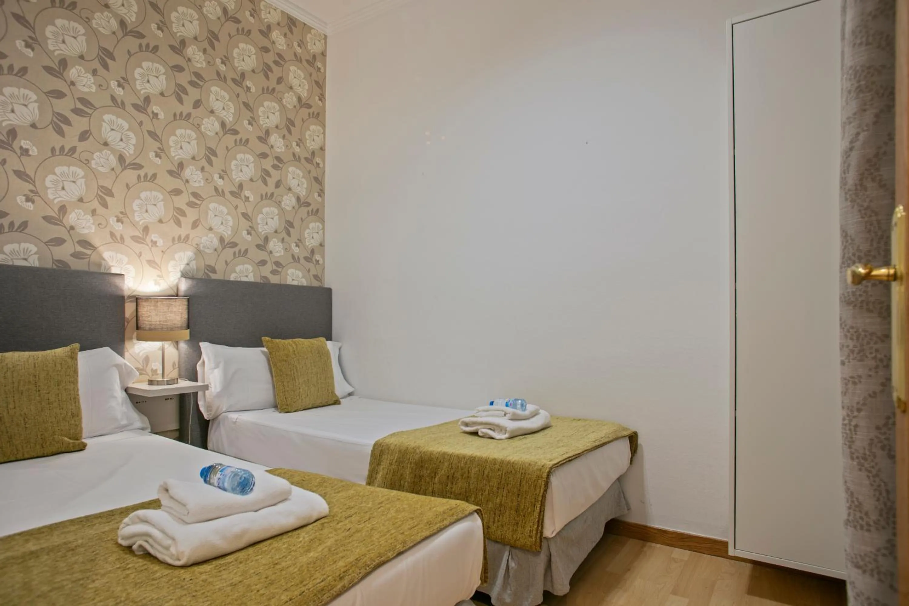 Bedroom, Bed in Alcam Calabria