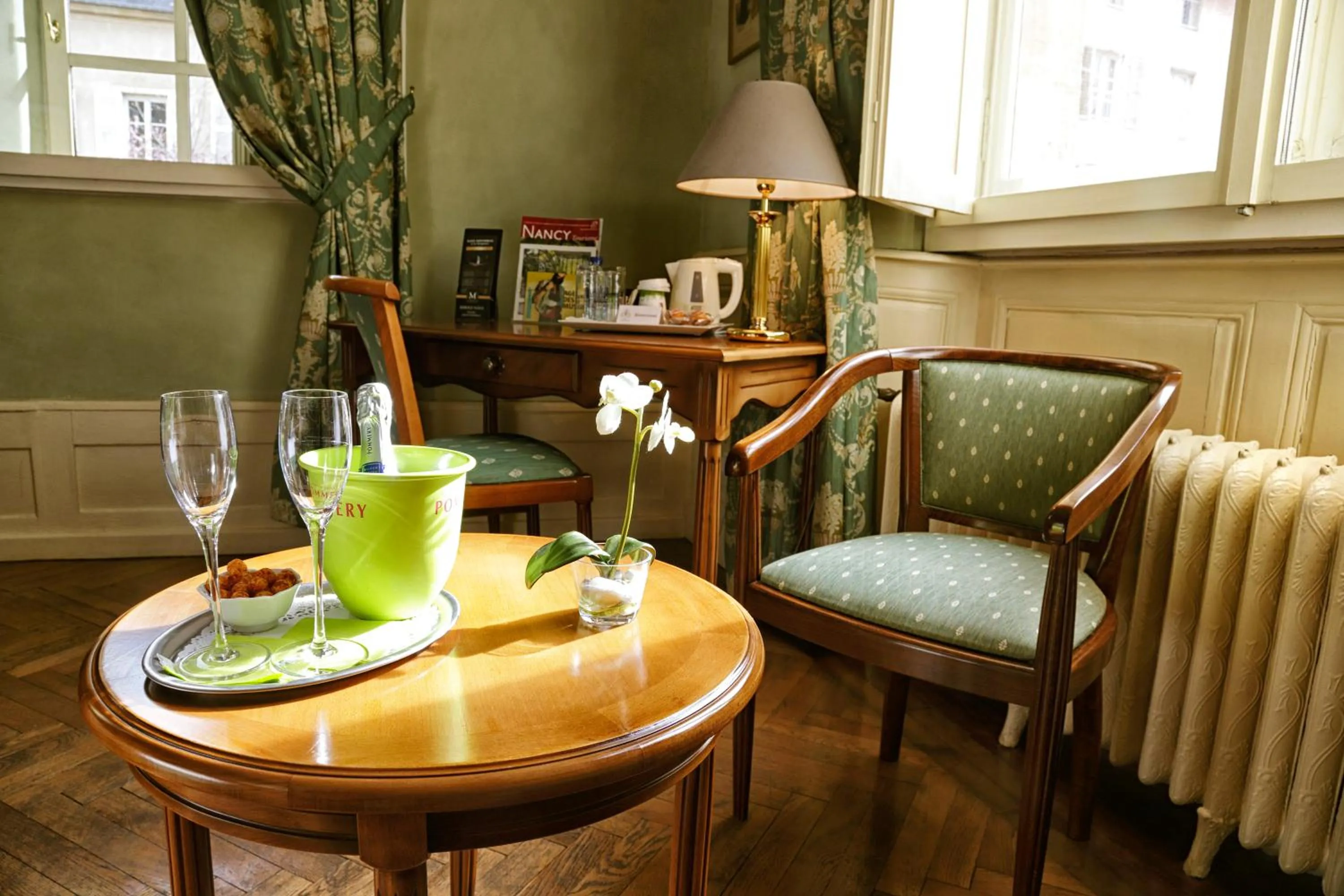 Seating area in Hotel D'haussonville
