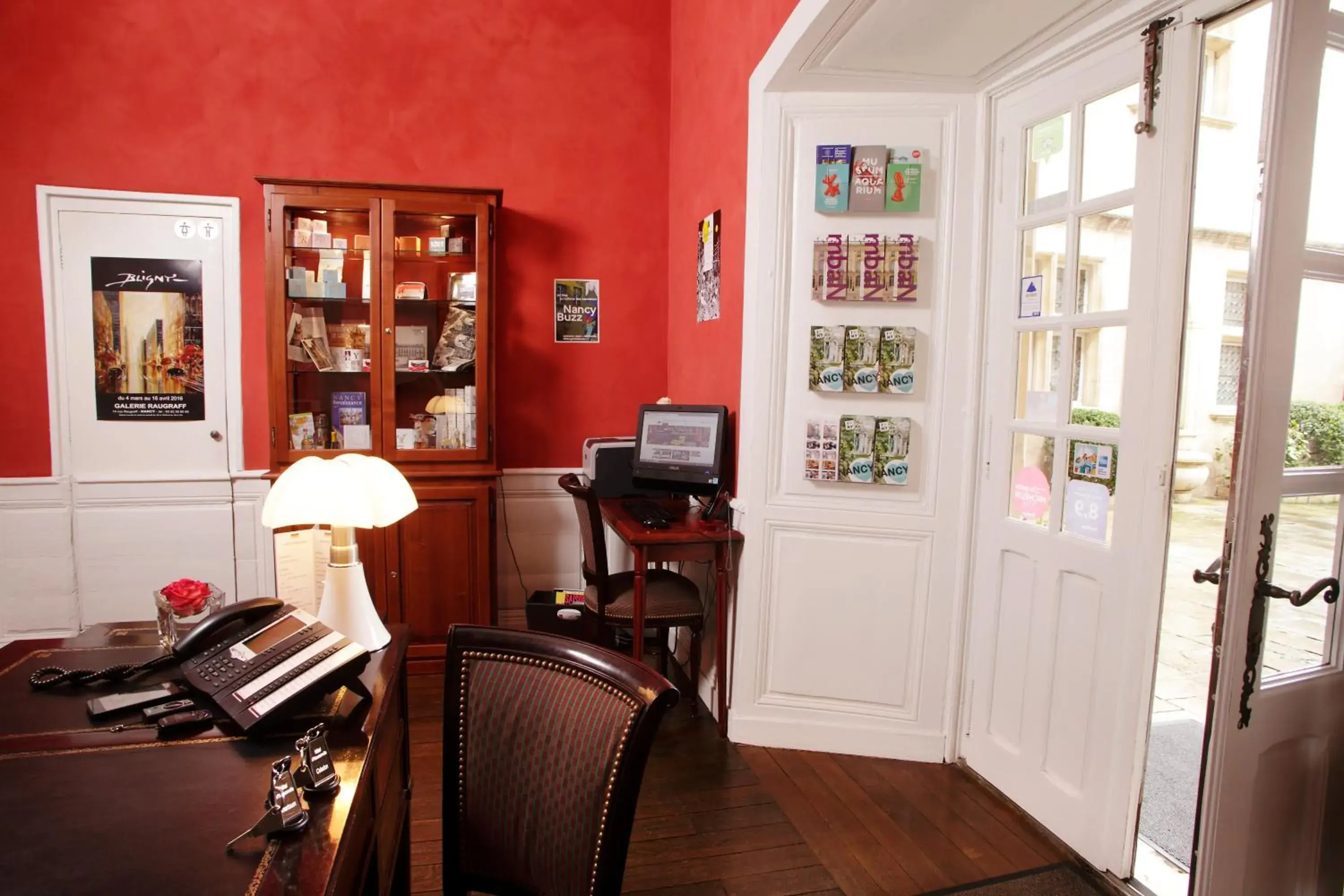 Lobby or reception in Hotel D'haussonville Lobby or reception in Hotel D'haussonville