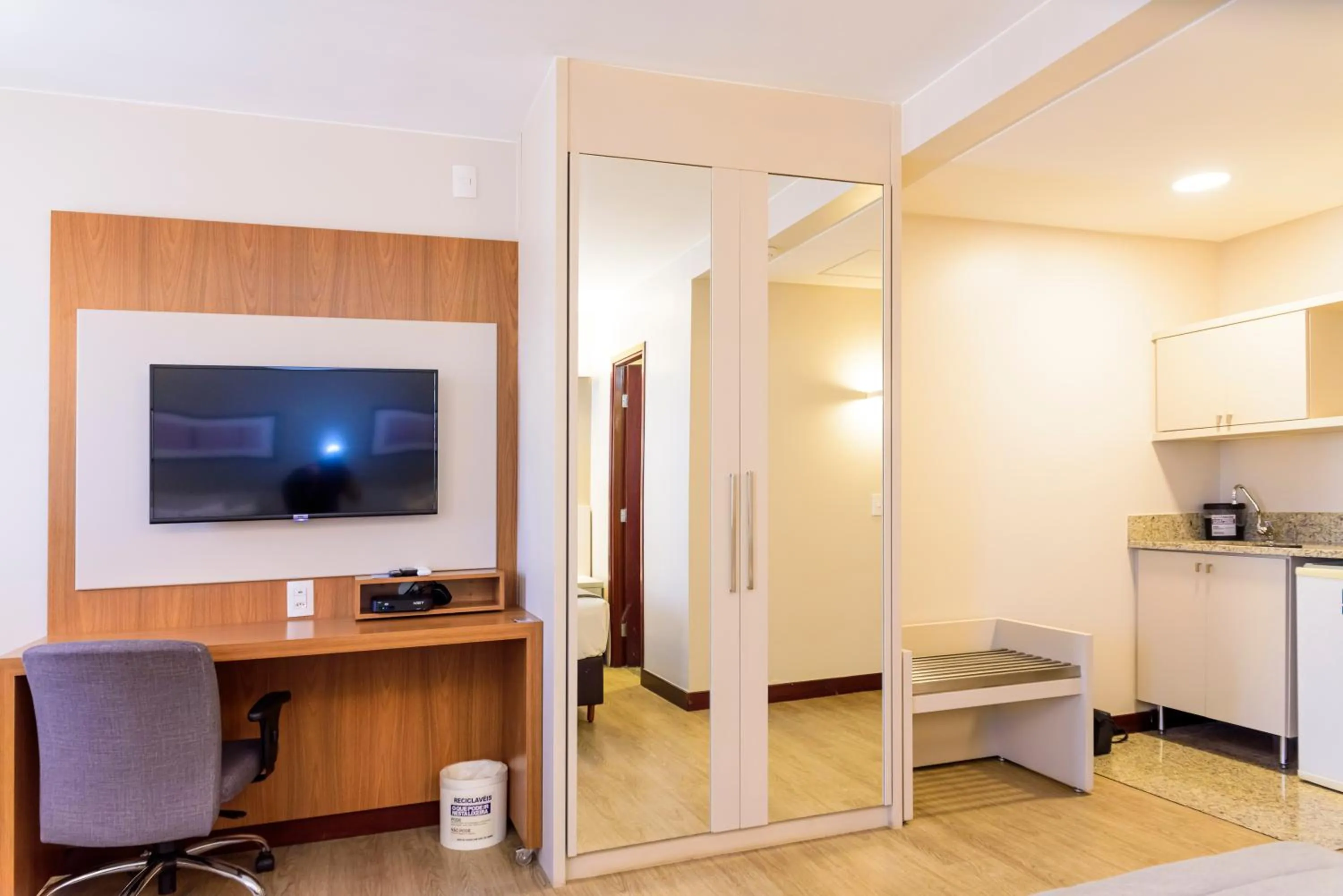 TV and multimedia in Comfort Suites Brasília