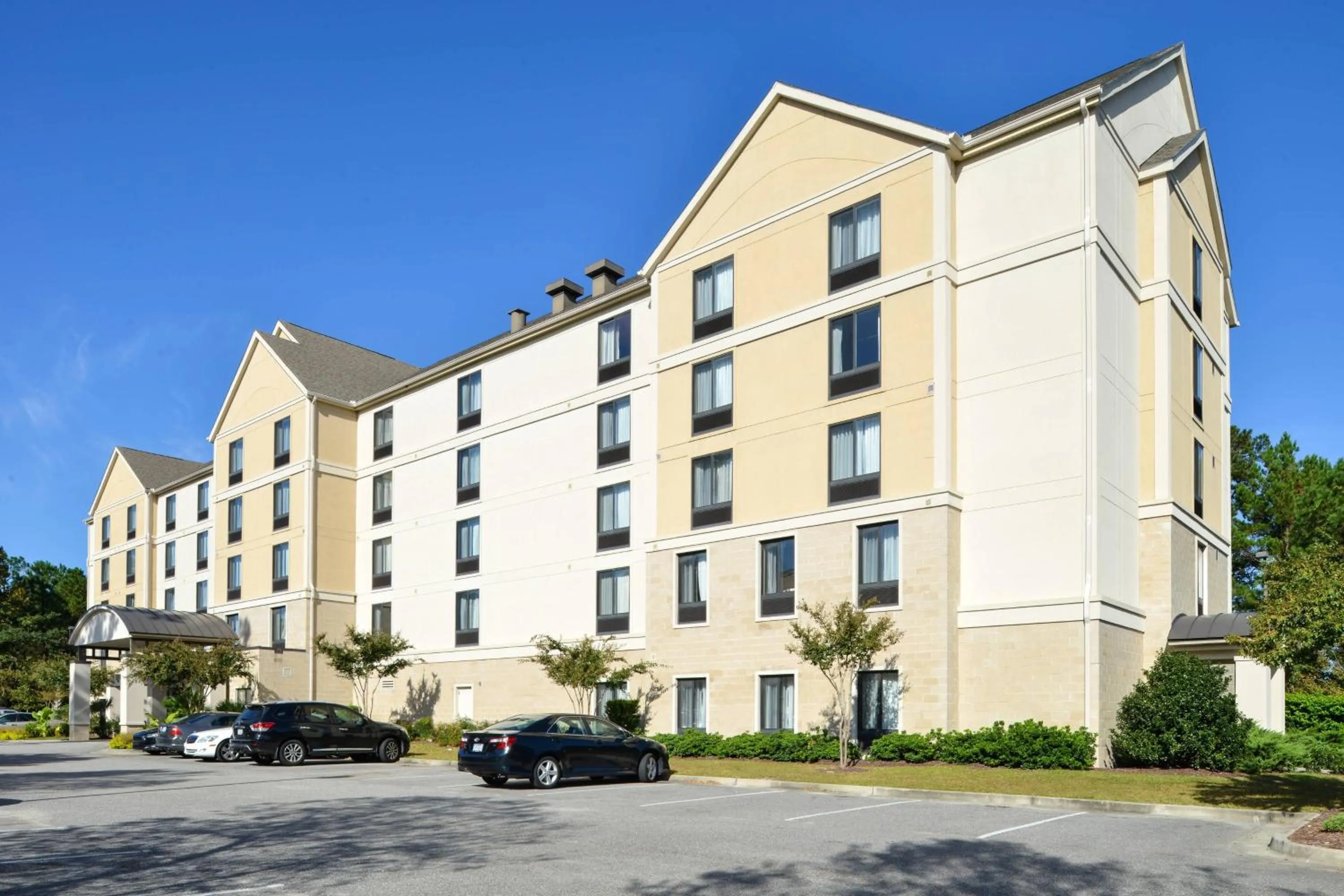 Property building in TownePlace Suites Wilmington Wrightsville Beach