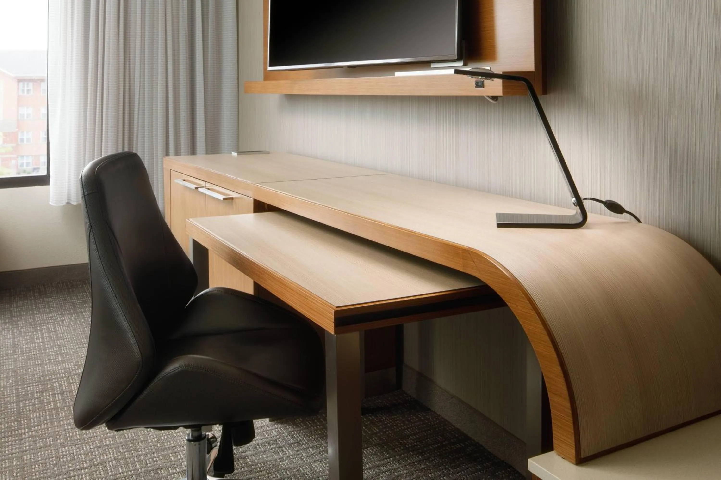 Photo of the whole room in Courtyard Indianapolis at the Capitol