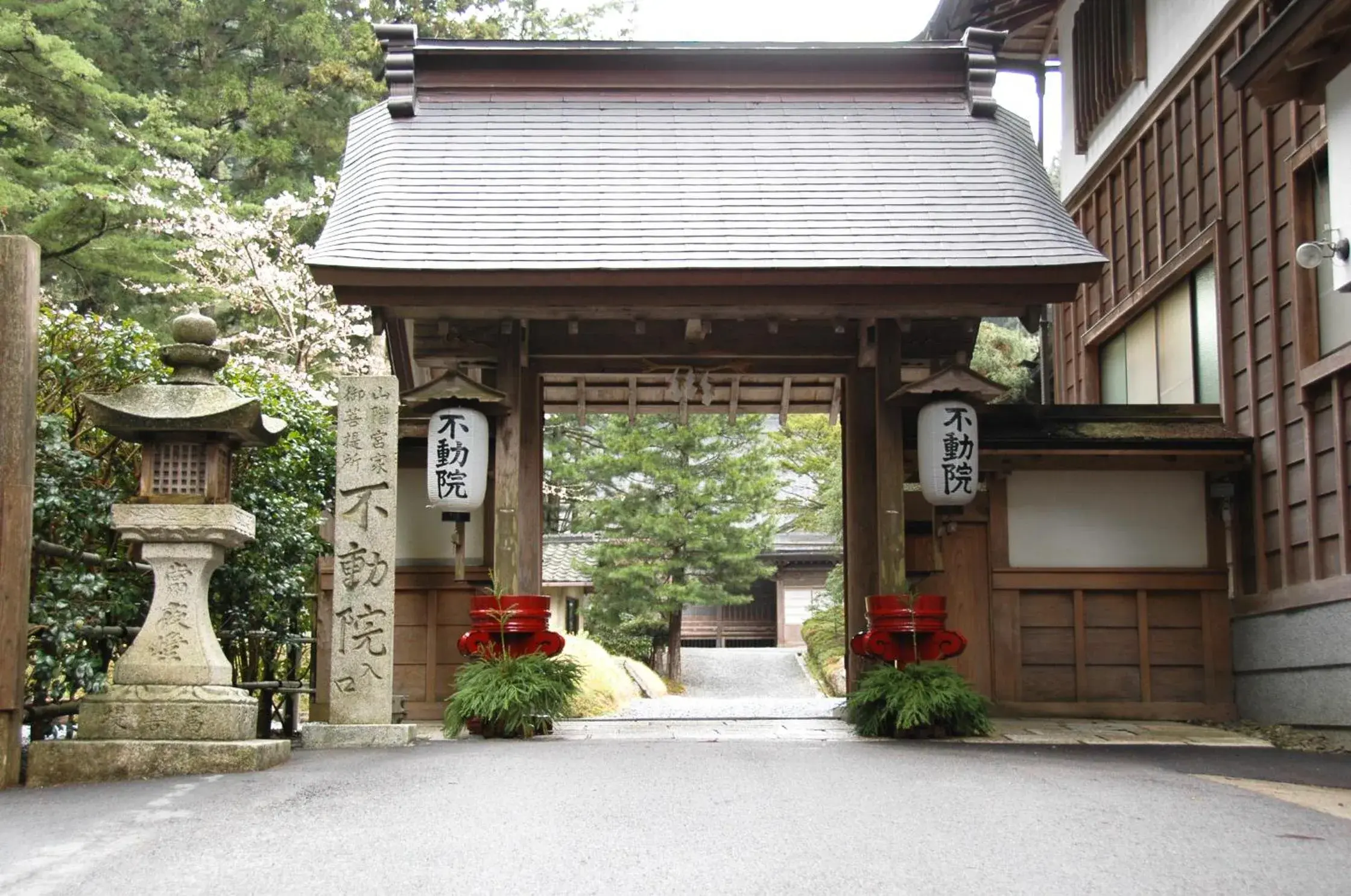Facade/entrance in 高野山 宿坊 不動院 -Koyasan Shukubo Fudoin- Facade/entrance in 高野山 宿坊 不動院 -Koyasan Shukubo Fudoin-