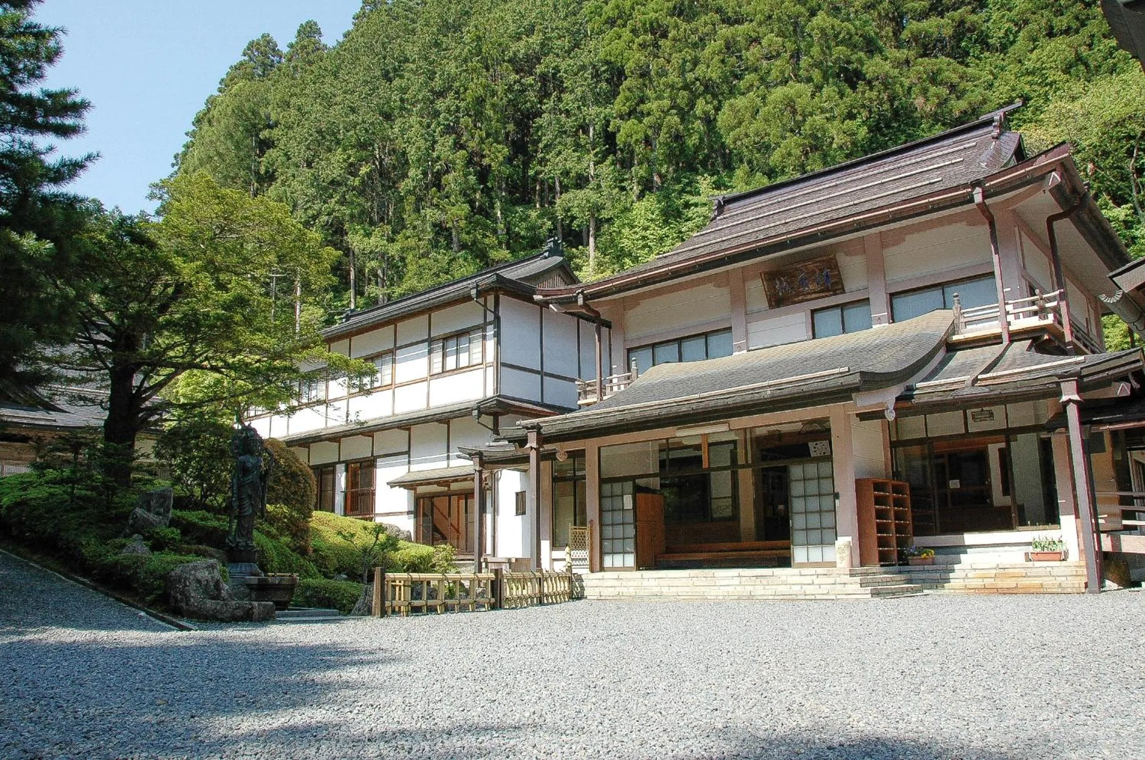 Facade/entrance in 高野山 宿坊 不動院 -Koyasan Shukubo Fudoin-