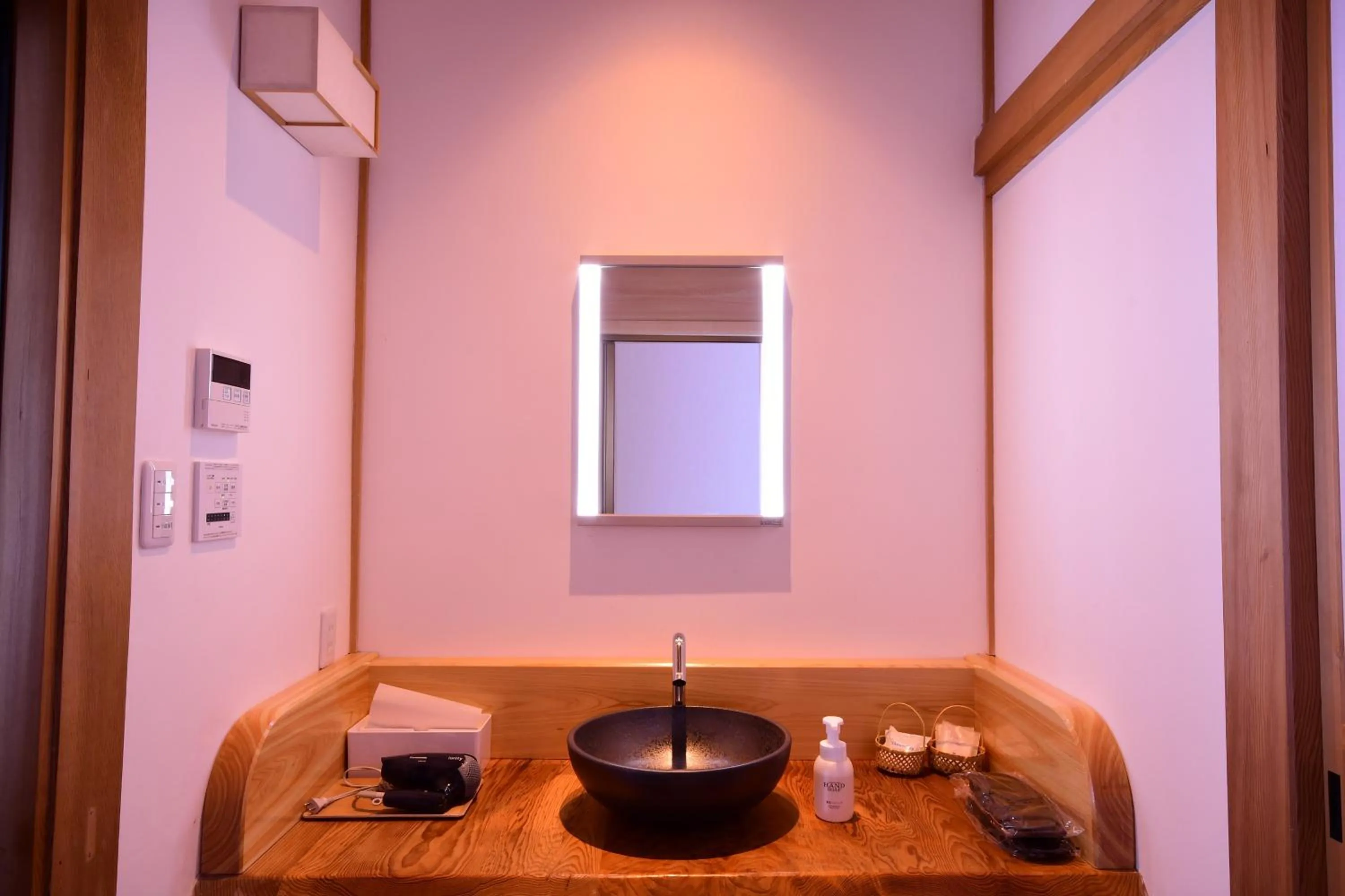 Photo of the whole room in 高野山 宿坊 不動院 -Koyasan Shukubo Fudoin-