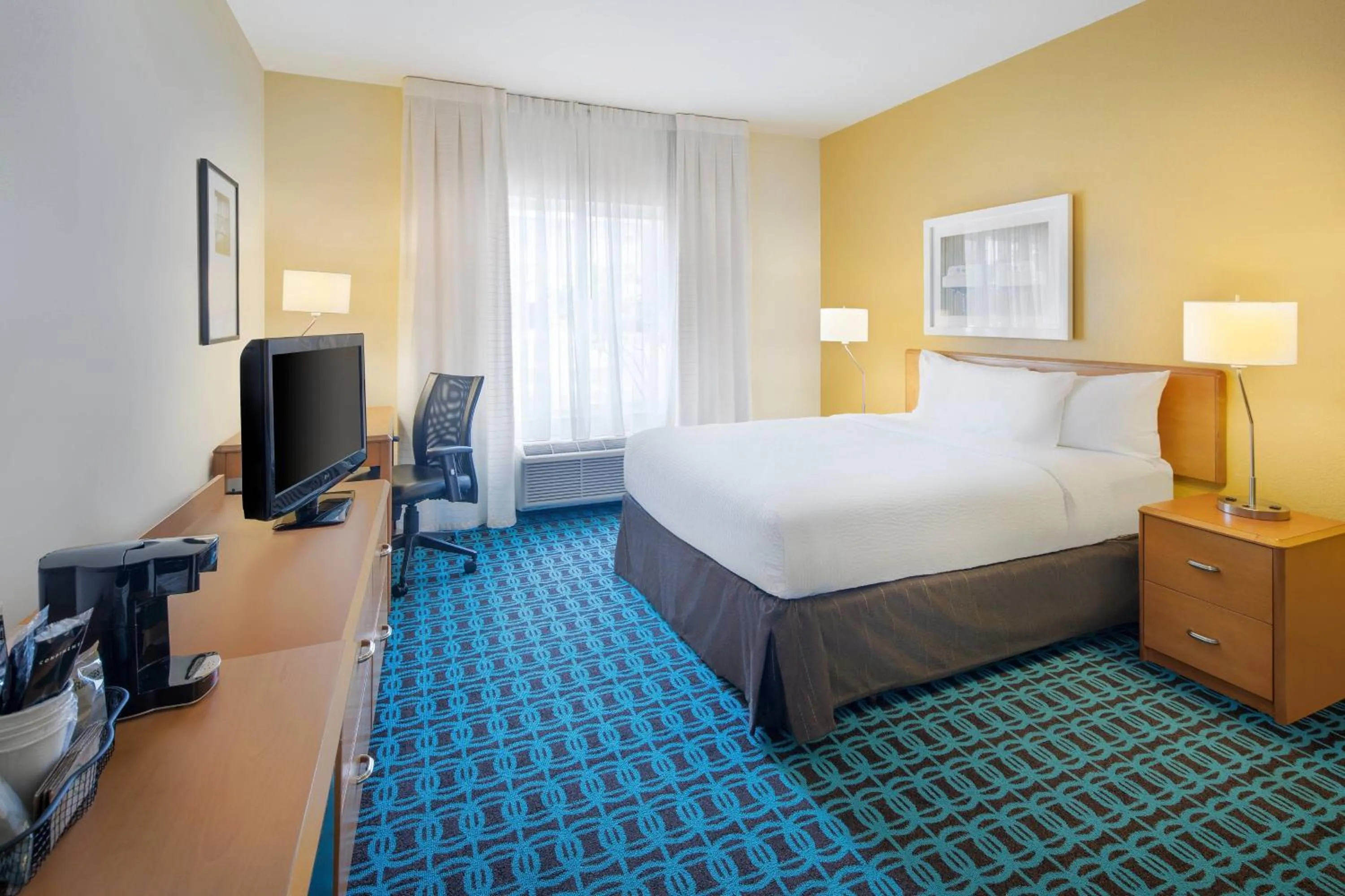 Photo of the whole room, Bed in Fairfield Inn & Suites Indianapolis Airport