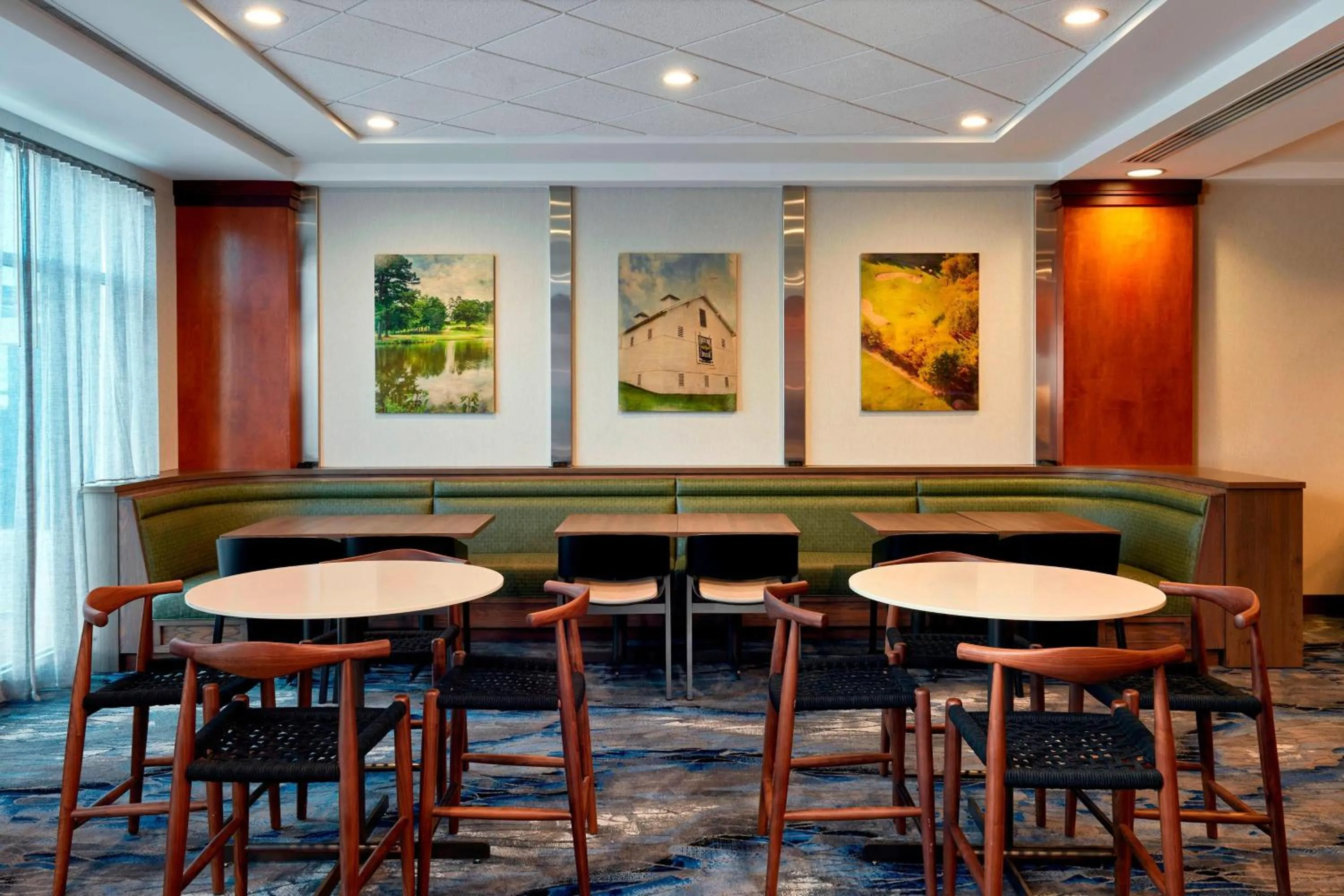 Breakfast in Fairfield Inn Suites Indianapolis Downtown