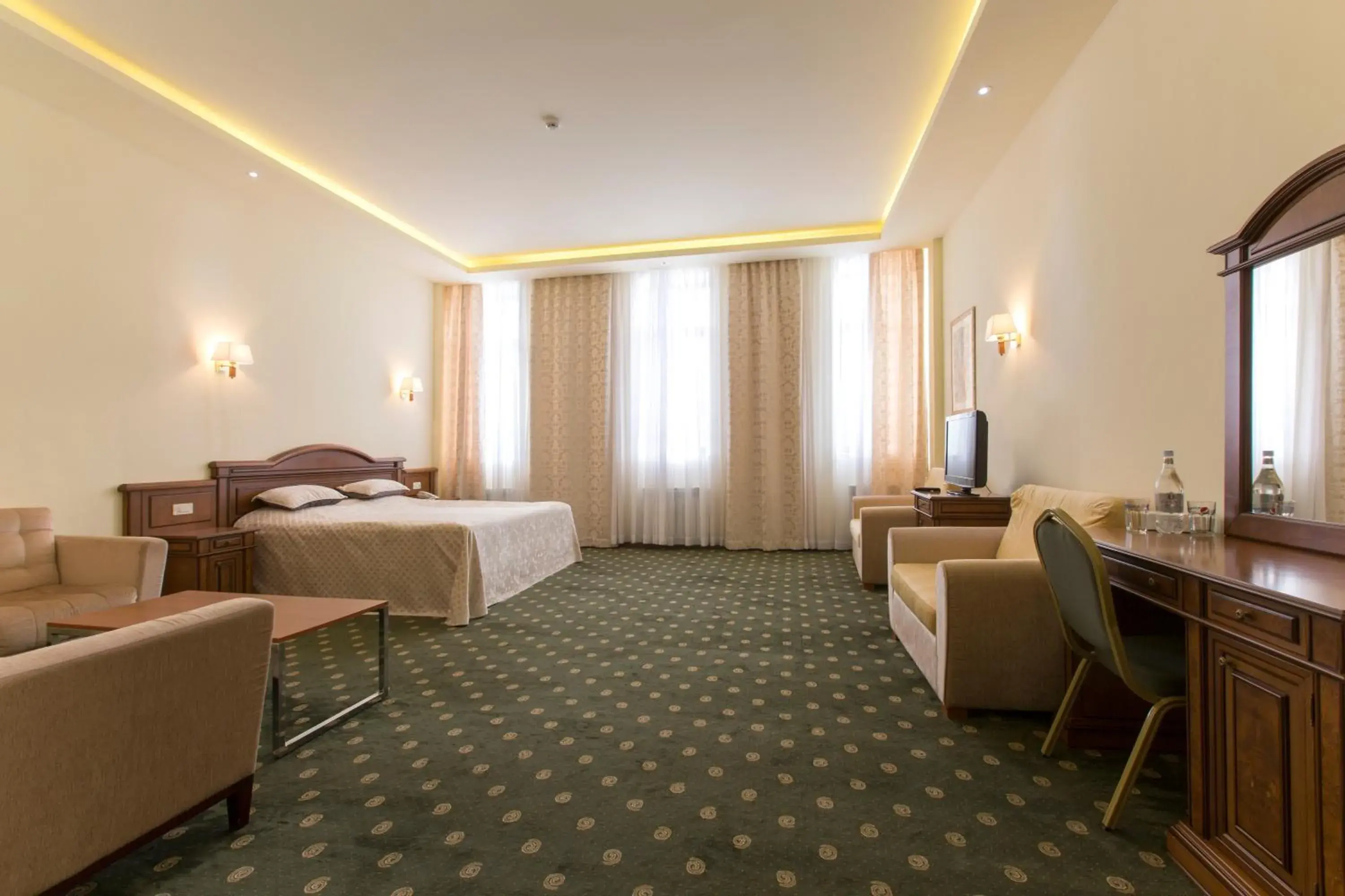 Large Double Room - single occupancy in Armenia Hotel Large Double Room - single occupancy in Armenia Hotel