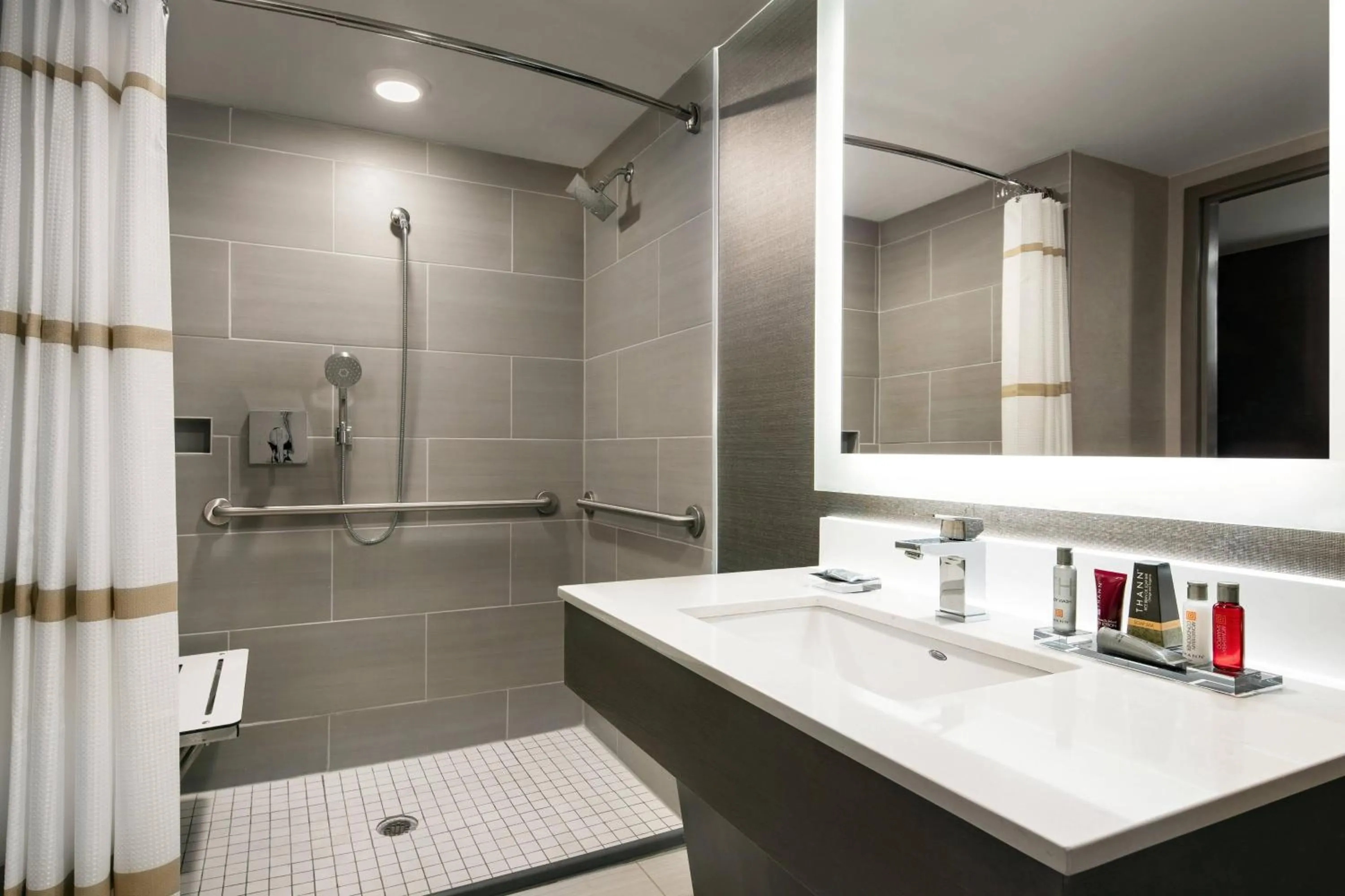 Bathroom in Marriott Indianapolis North