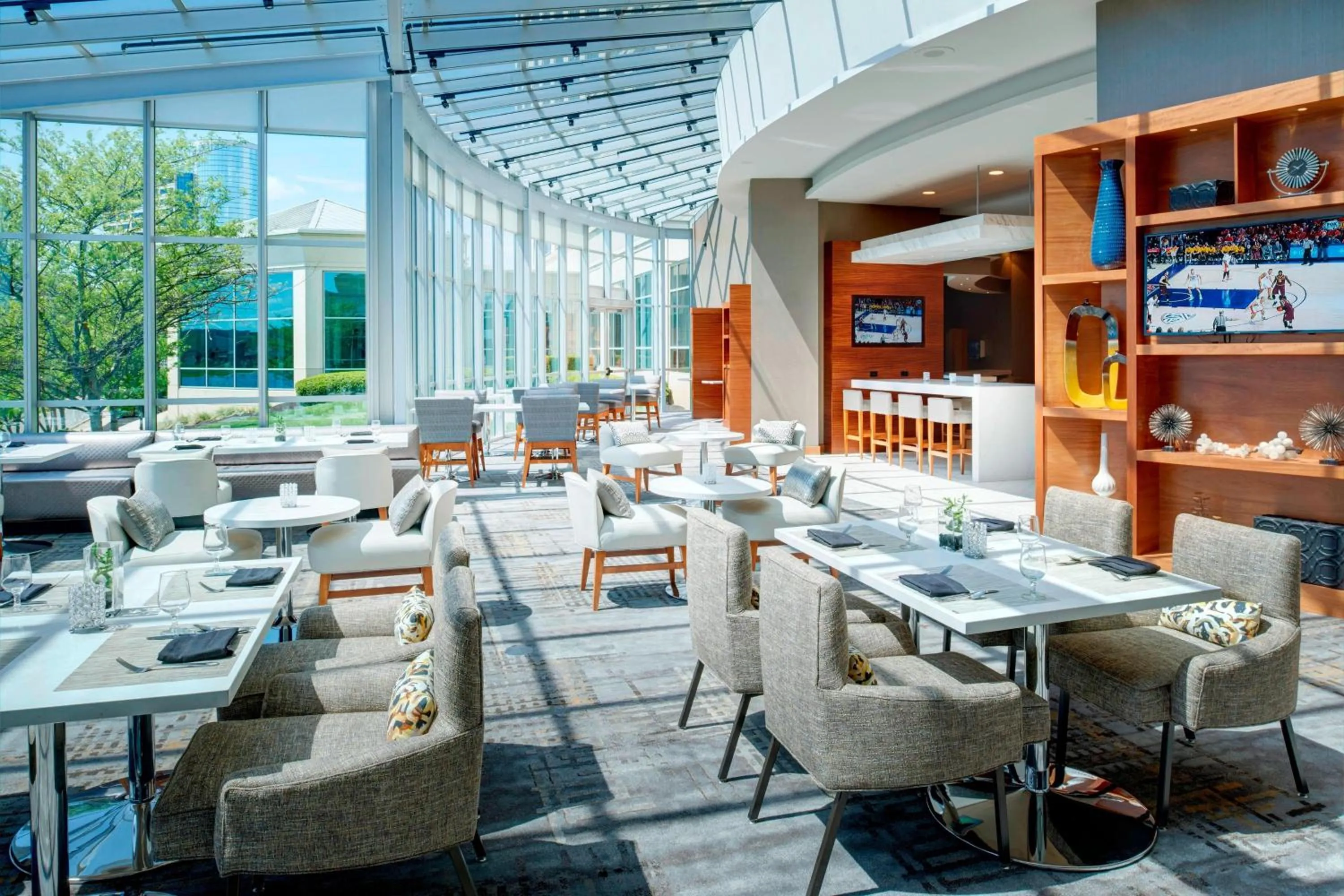 Restaurant/places to eat in Marriott Indianapolis North