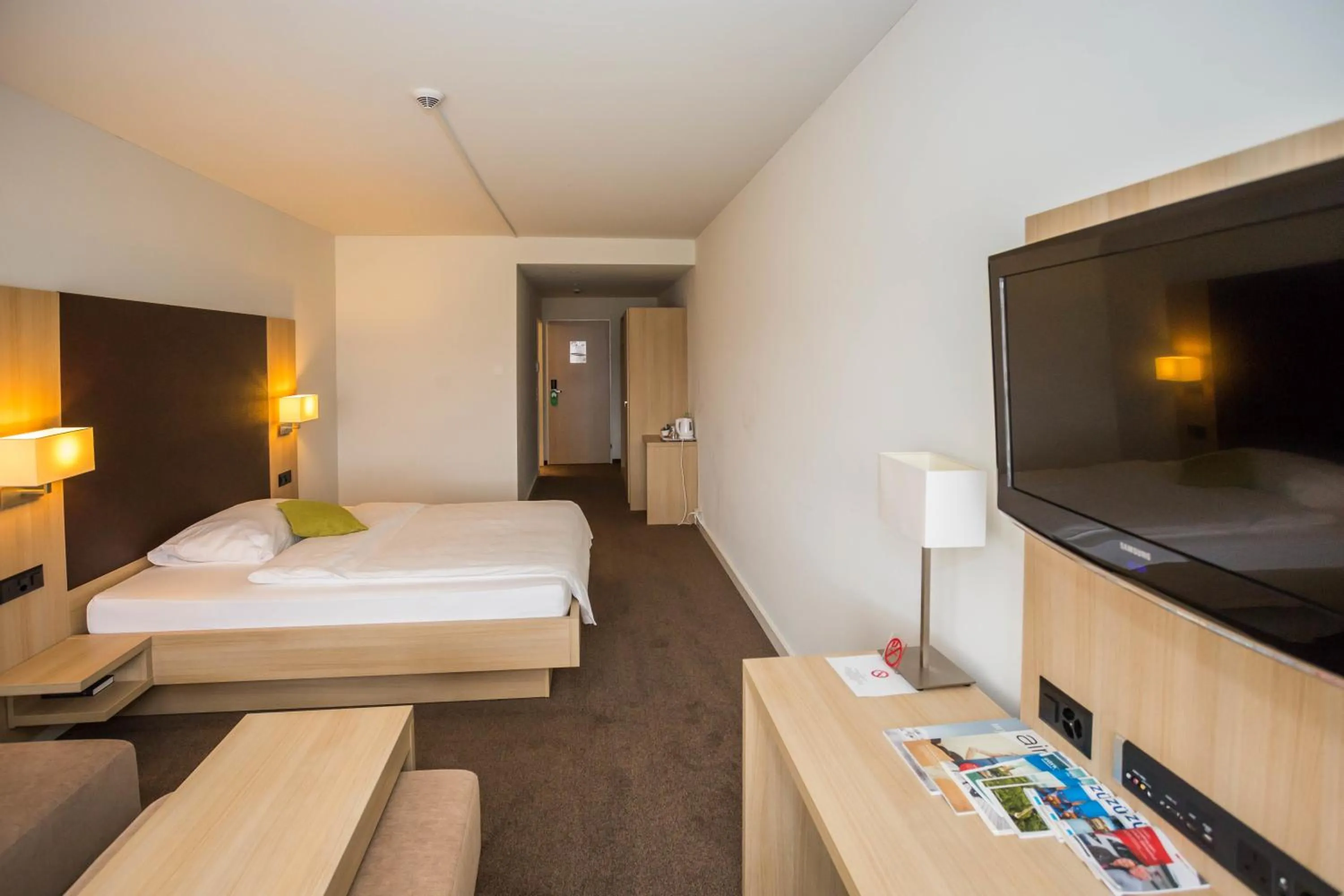 Photo of the whole room, Bed in Hotel Höri Inn