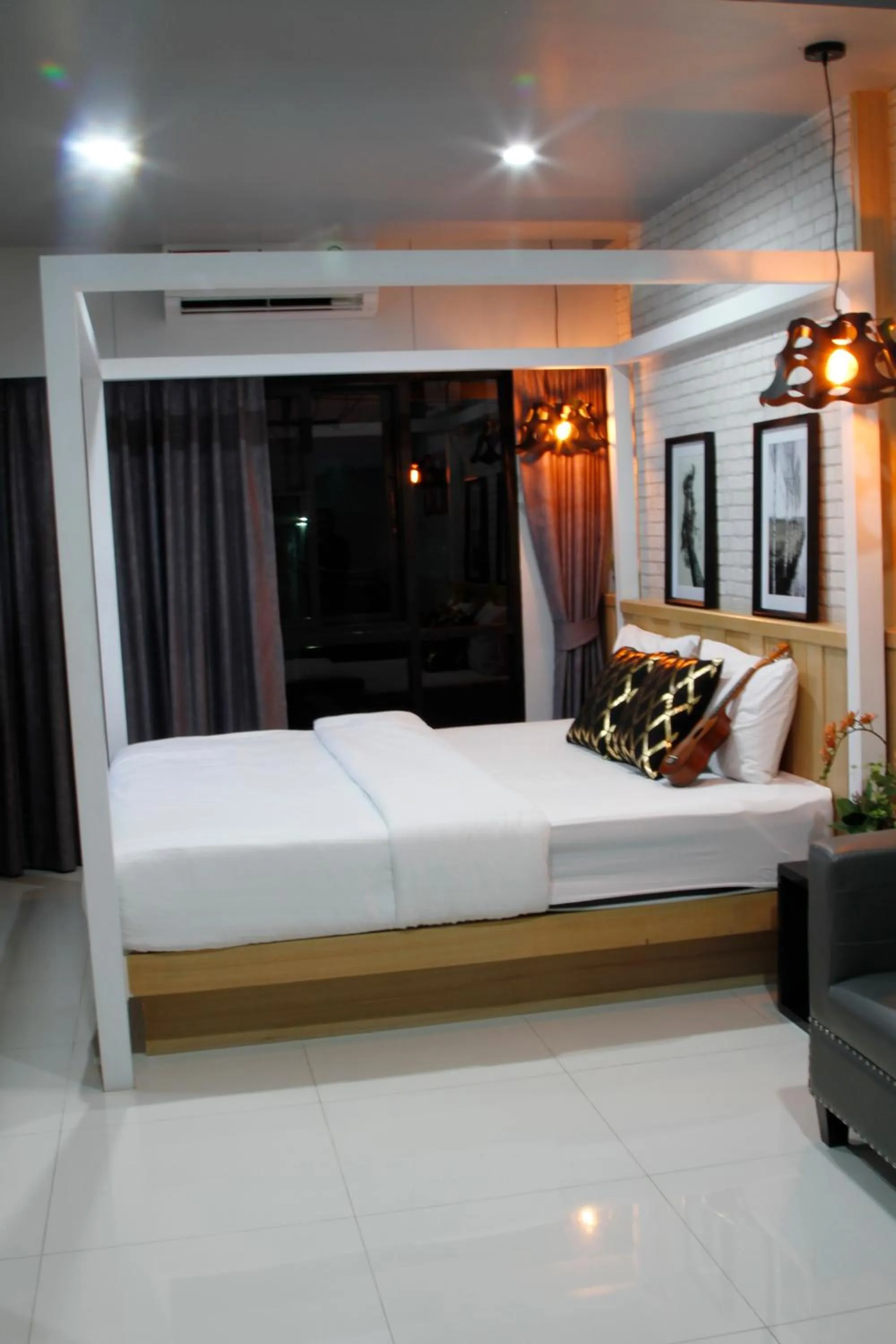 Photo of the whole room, Bed in Bangkok Boutique Resort Rangsit
