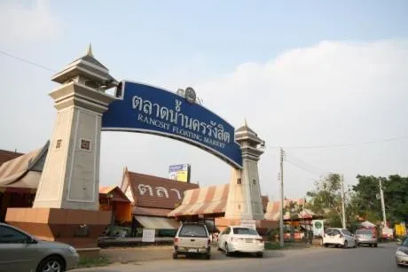 Shopping Area in Bangkok Boutique Resort Rangsit