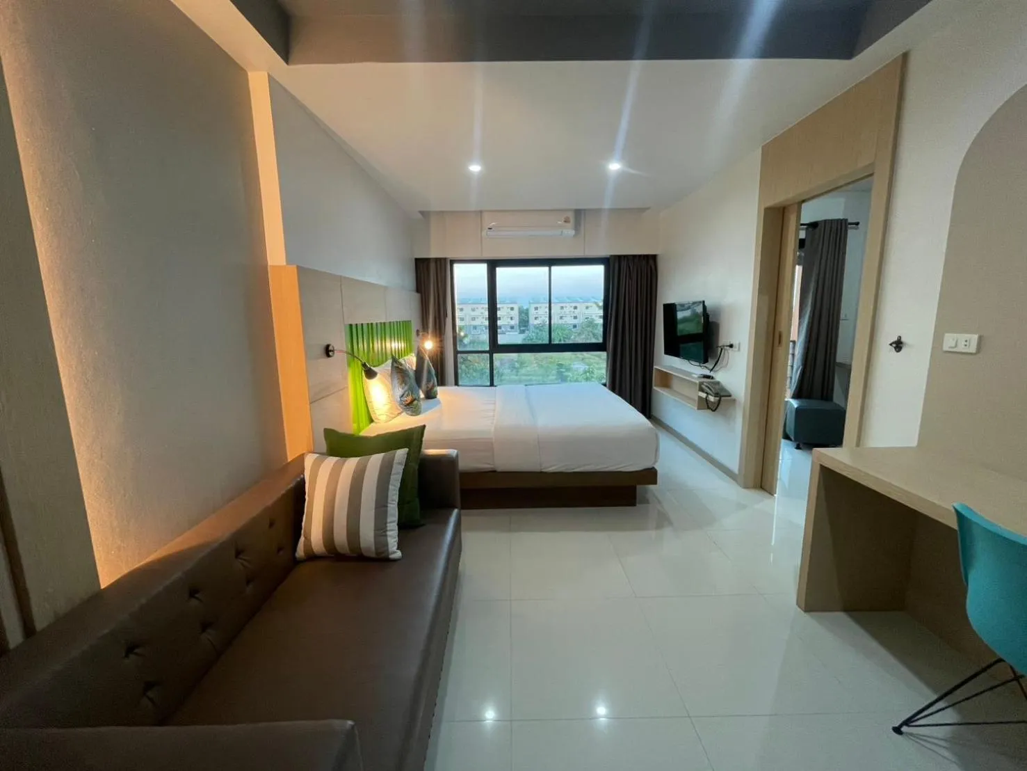 Photo of the whole room, Bed in Bangkok Boutique Resort Rangsit