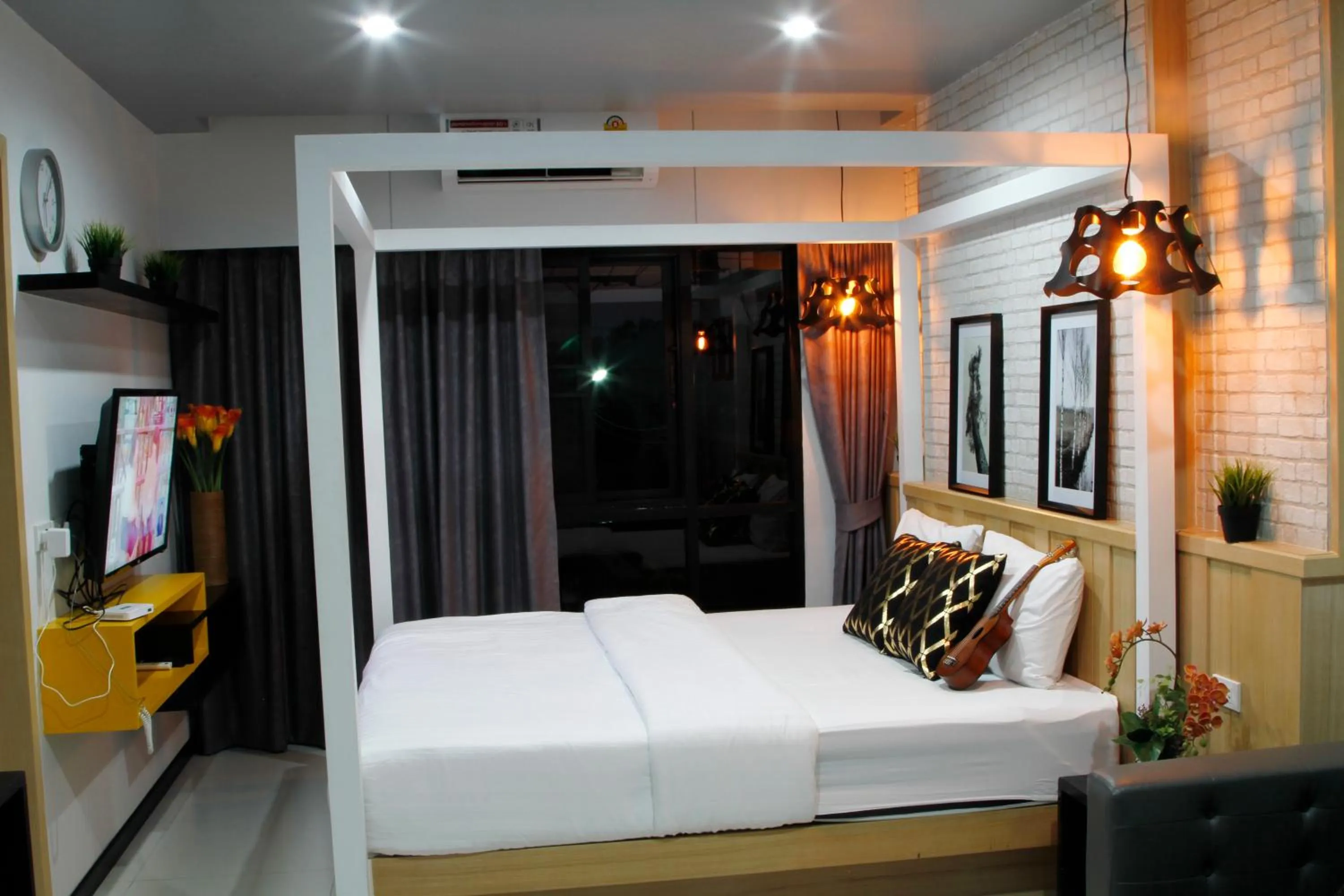 Bed in Bangkok Boutique Resort Rangsit