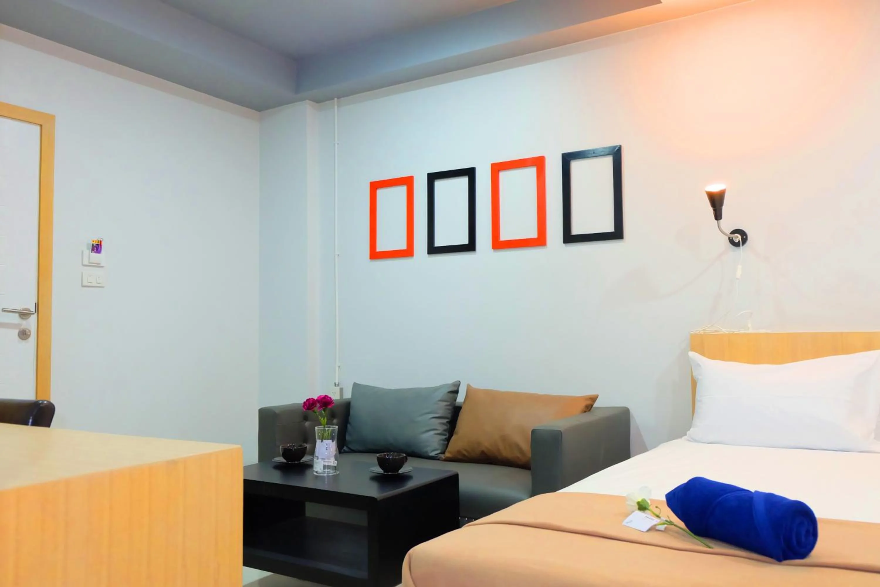 Living room, Bed in Bangkok Boutique Resort Rangsit