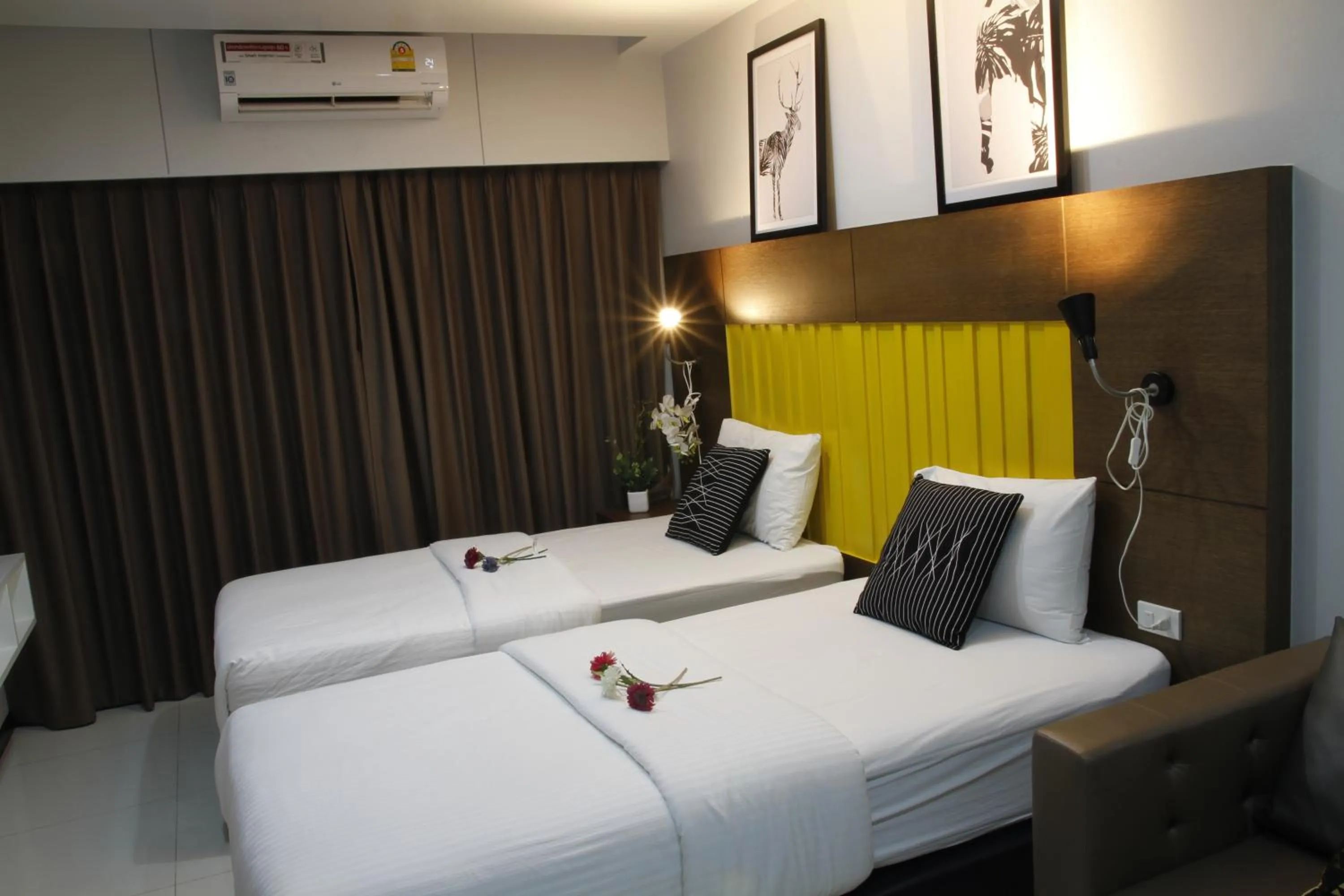 Photo of the whole room, Bed in Bangkok Boutique Resort Rangsit