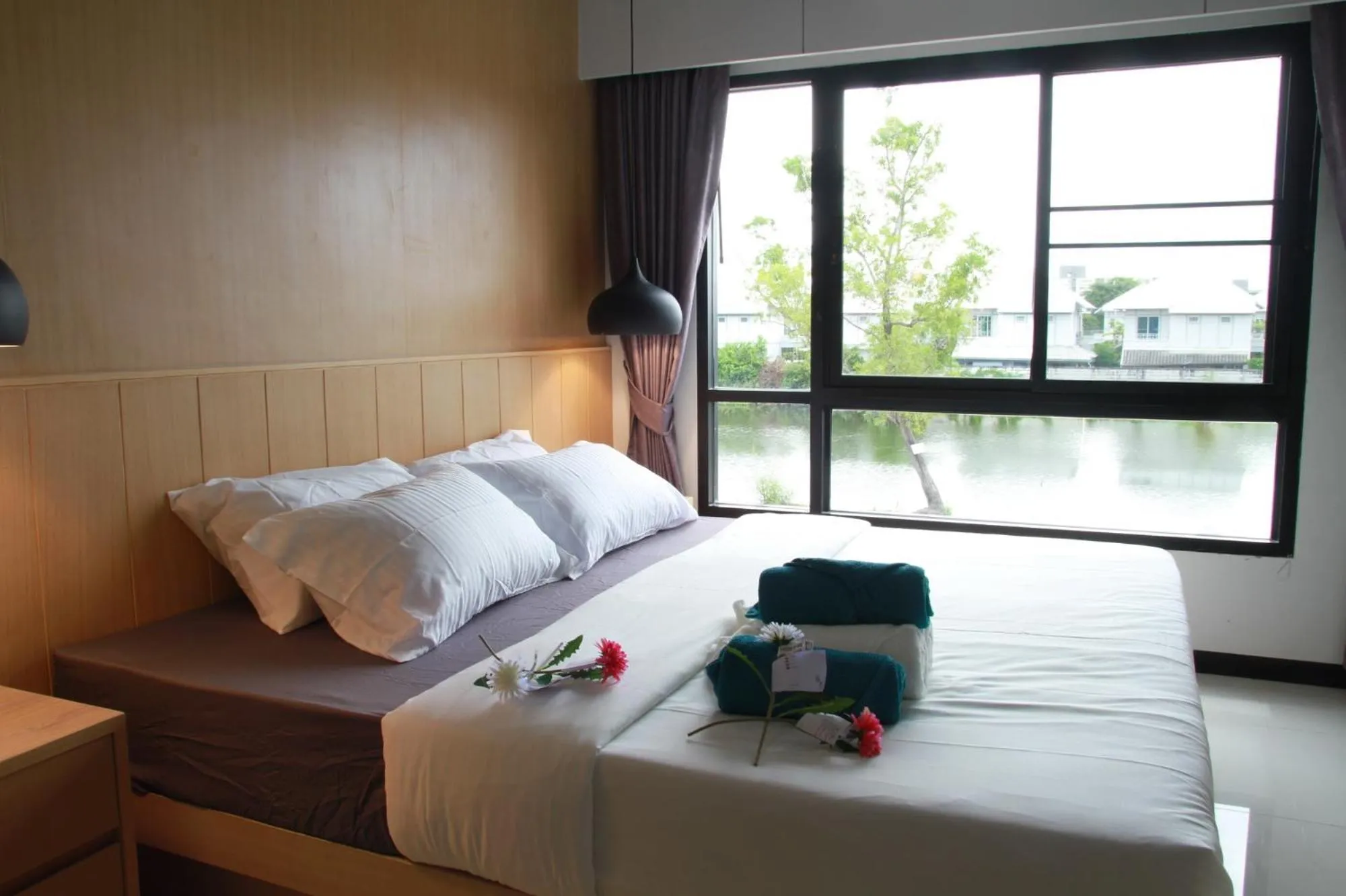 Photo of the whole room, Bed in Bangkok Boutique Resort Rangsit