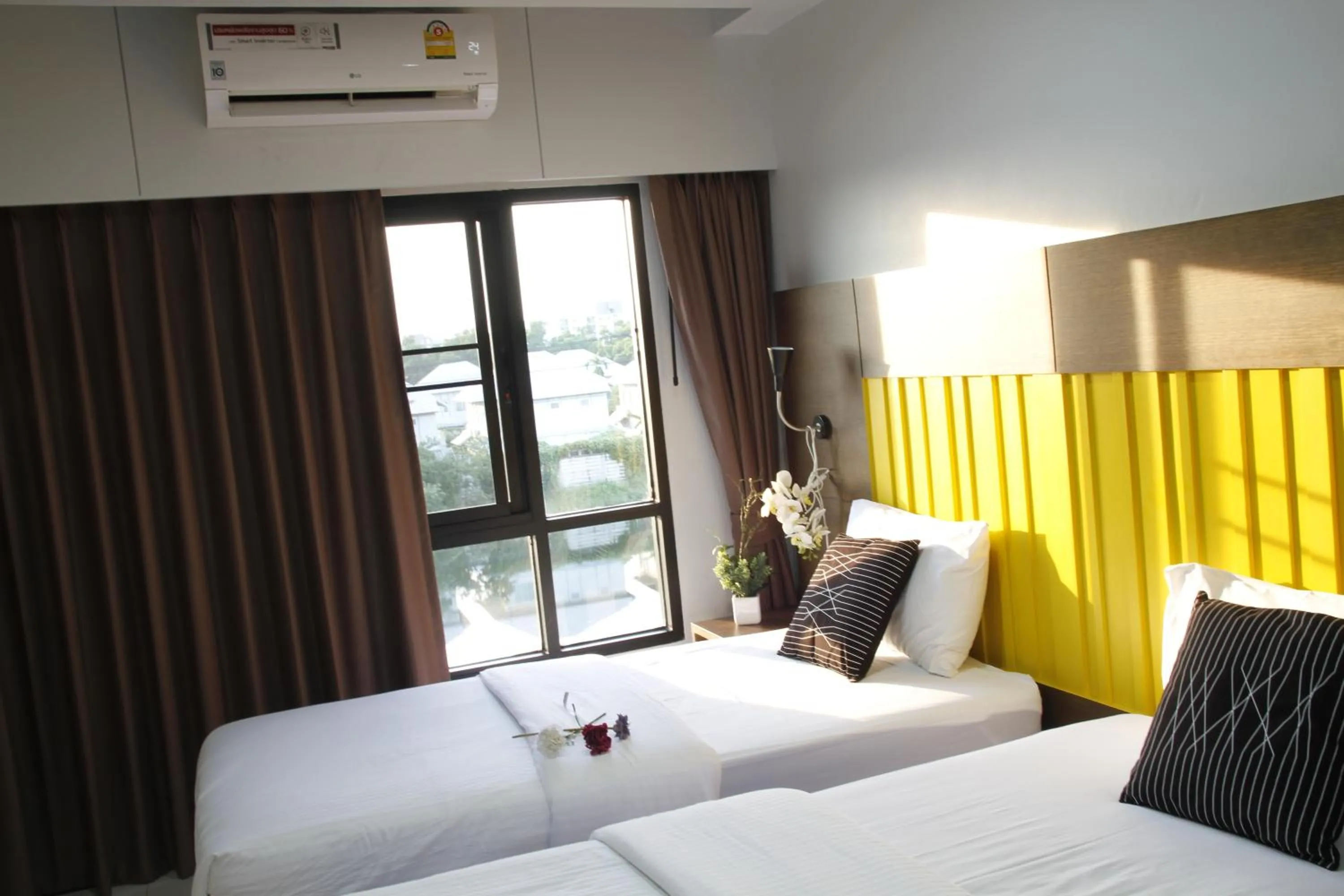 Photo of the whole room, Bed in Bangkok Boutique Resort Rangsit
