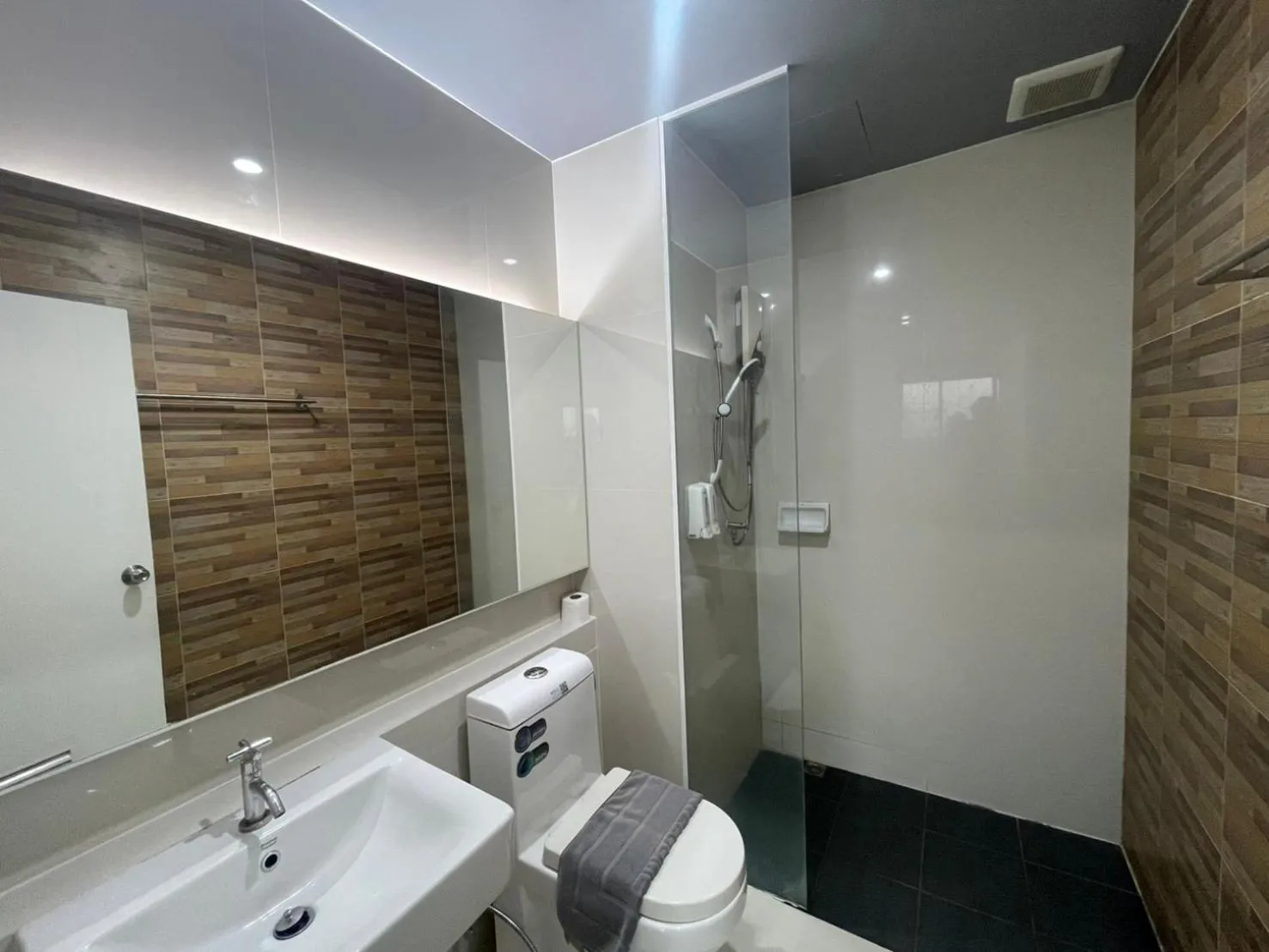 Shower in Bangkok Boutique Resort Rangsit