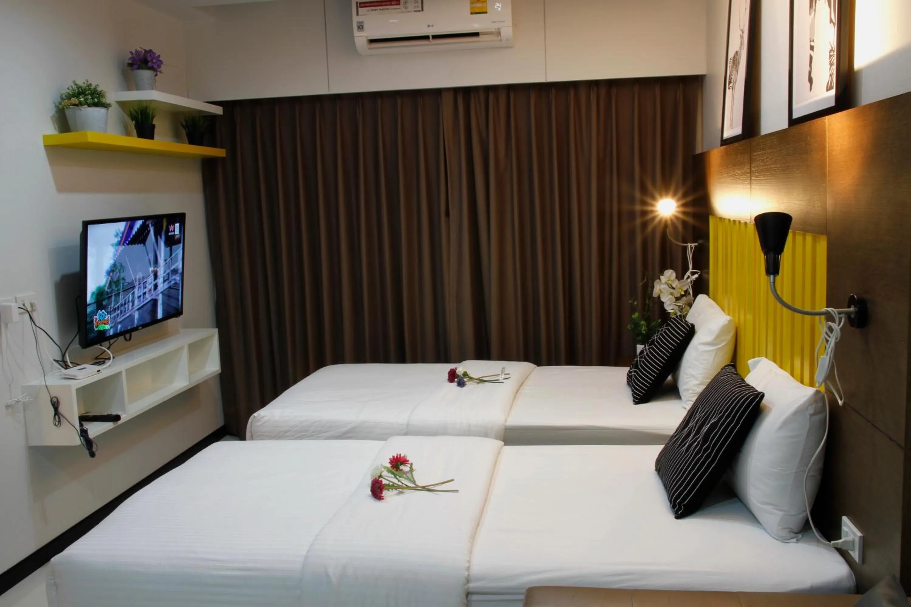 Photo of the whole room, Bed in Bangkok Boutique Resort Rangsit