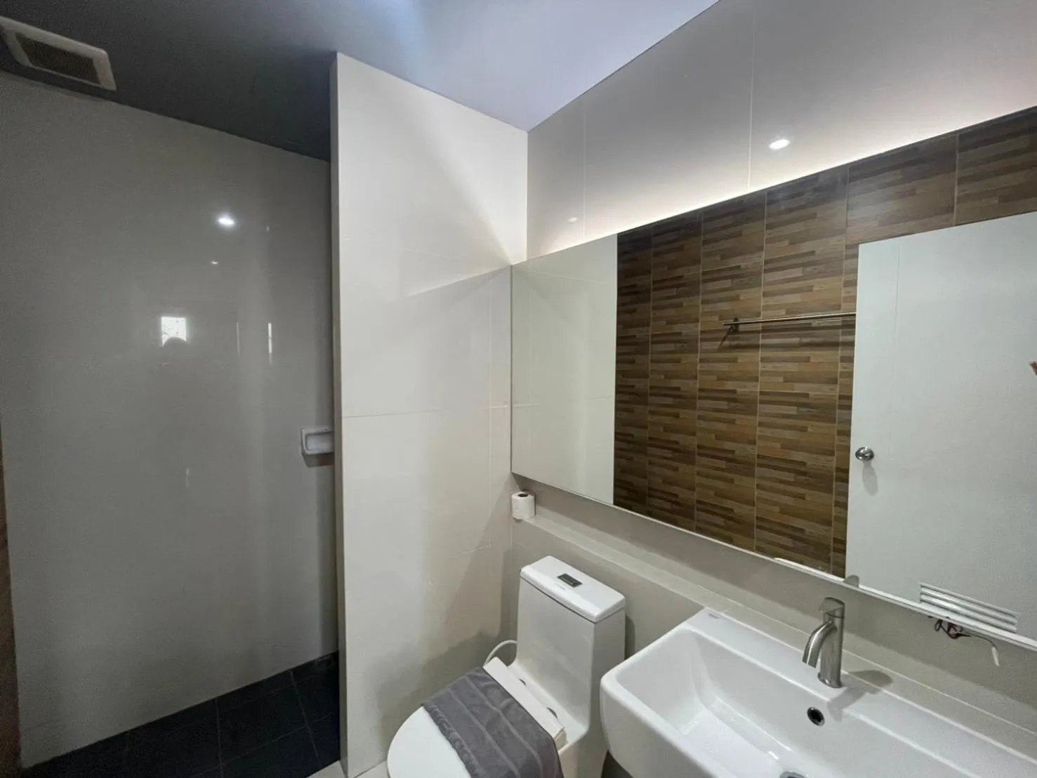 Shower in Bangkok Boutique Resort Rangsit