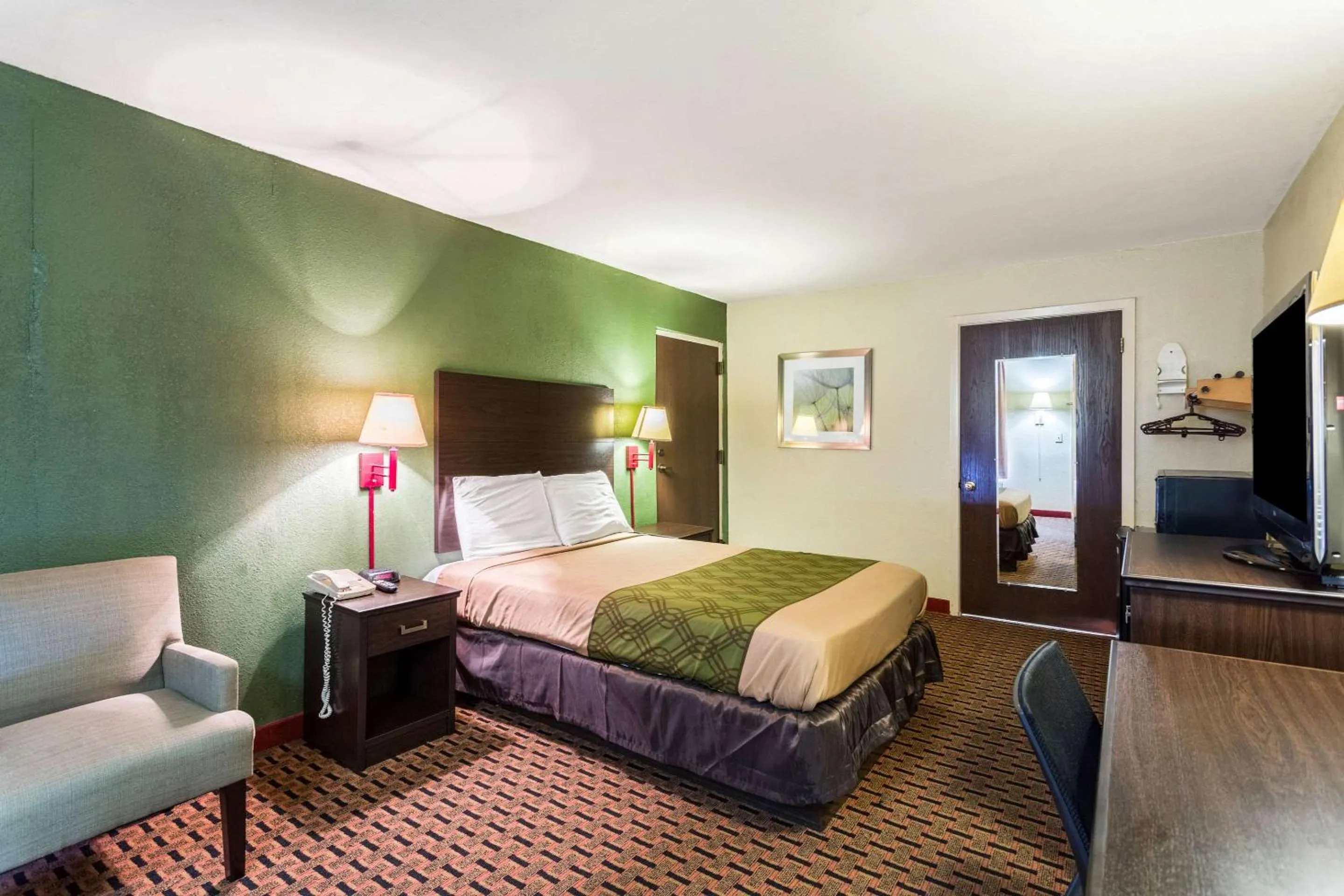 Photo of the whole room in Econo Lodge - Oxmoor