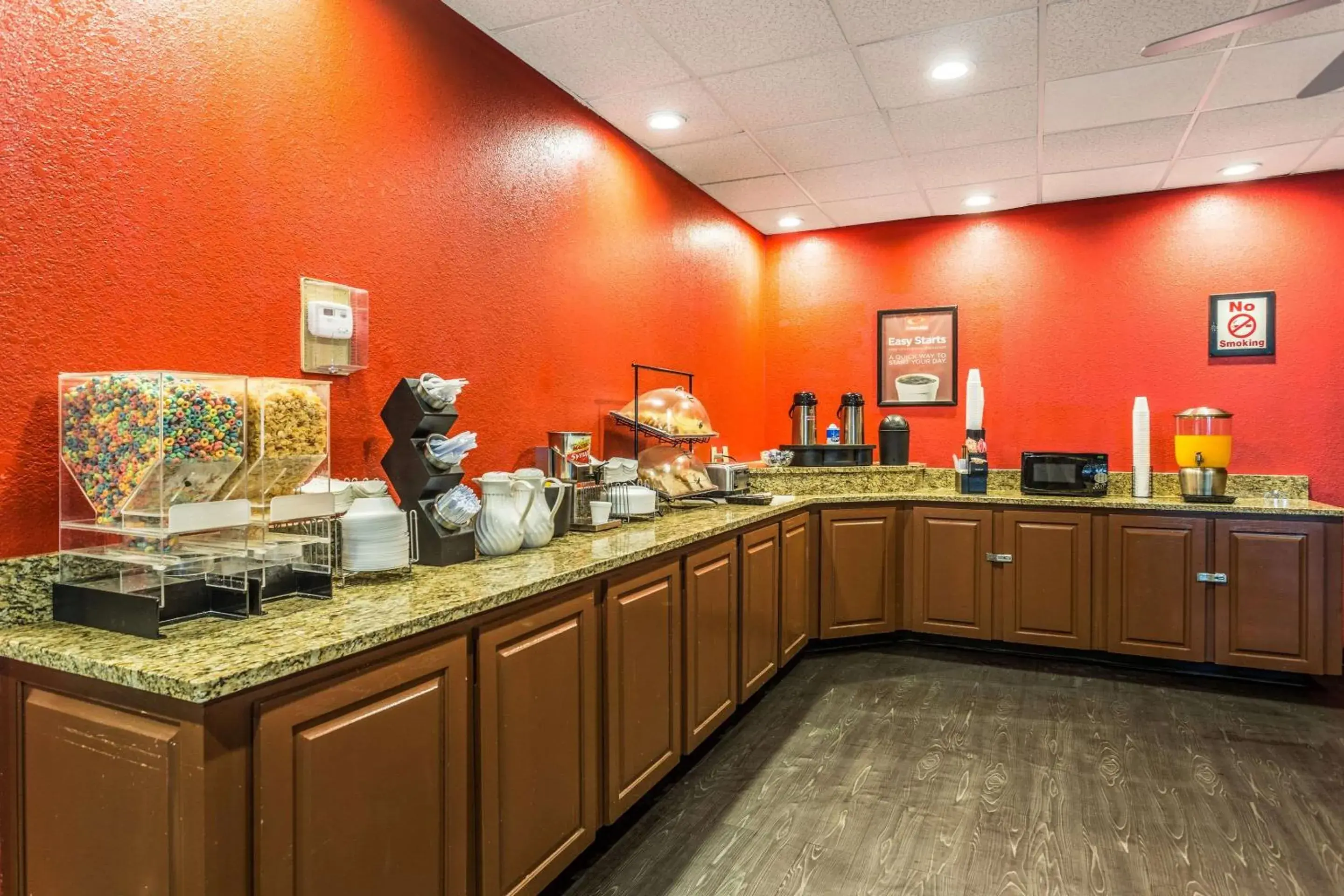 Restaurant/Places to Eat in Econo Lodge - Oxmoor