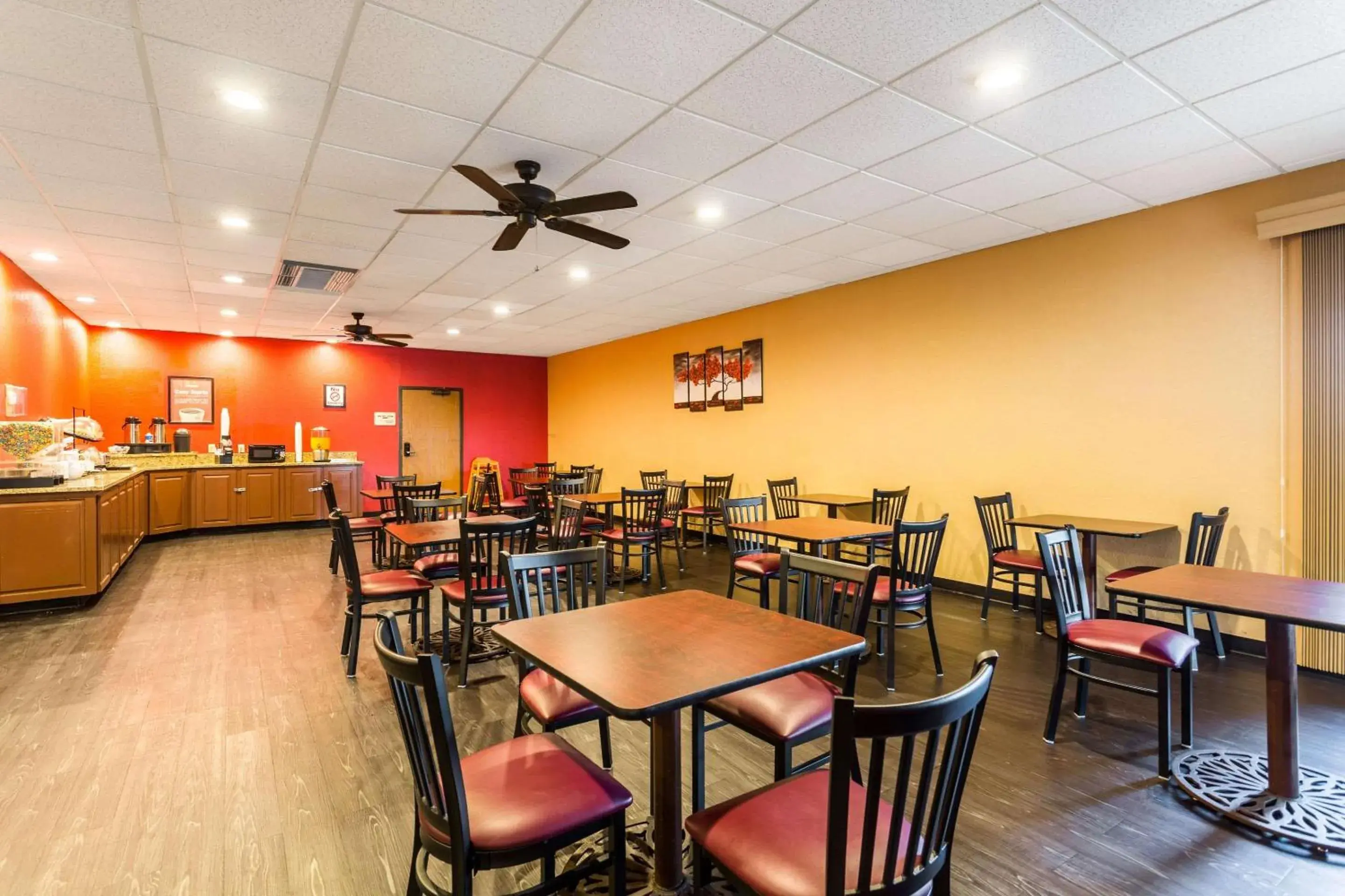 Restaurant/Places to Eat in Econo Lodge - Oxmoor