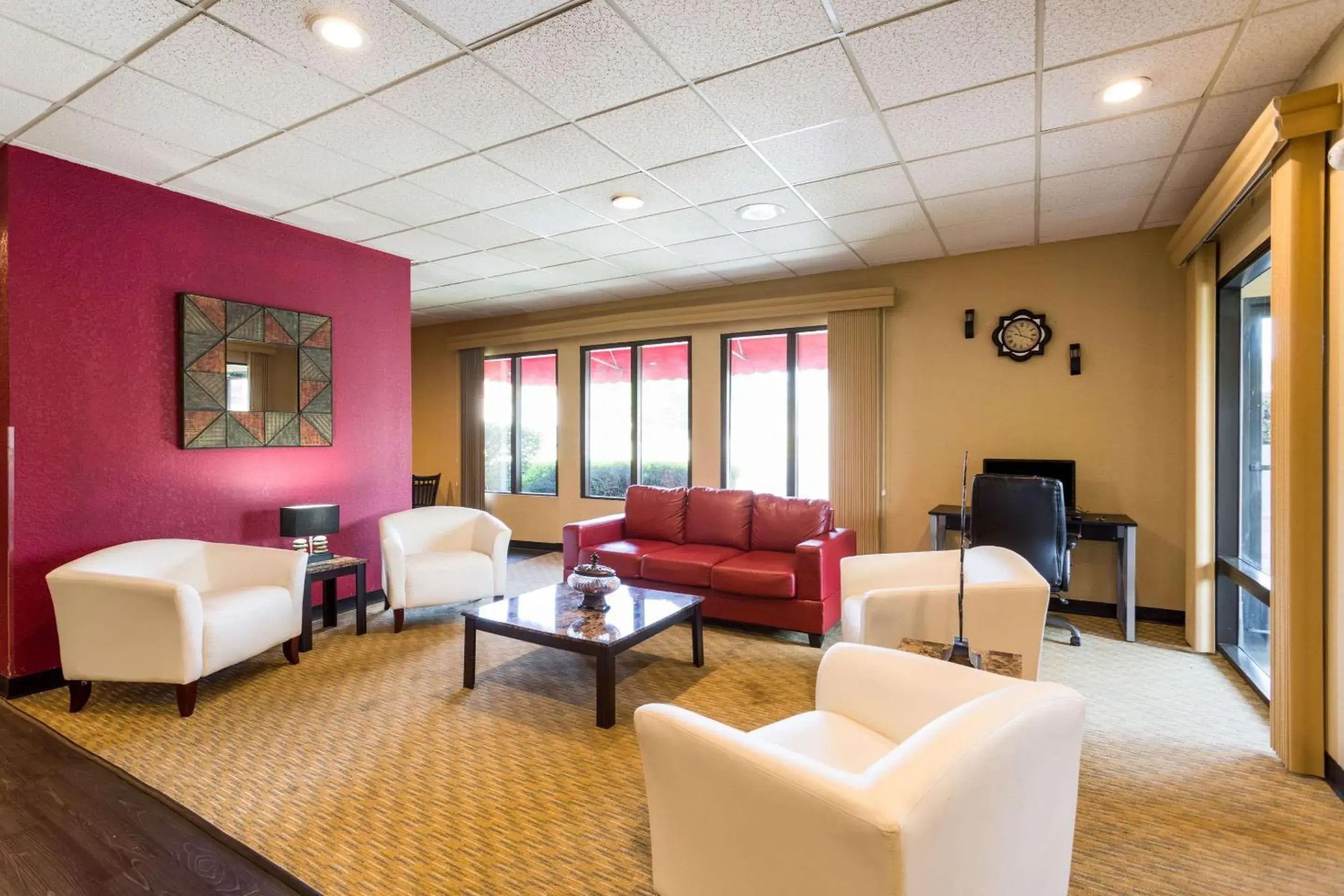 Lobby or reception, Seating Area in Econo Lodge - Oxmoor