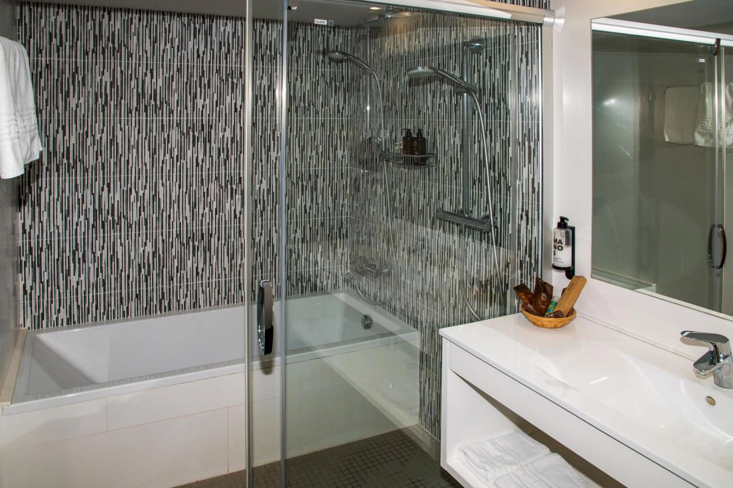 Bathroom in Petit Palau - Adults Only