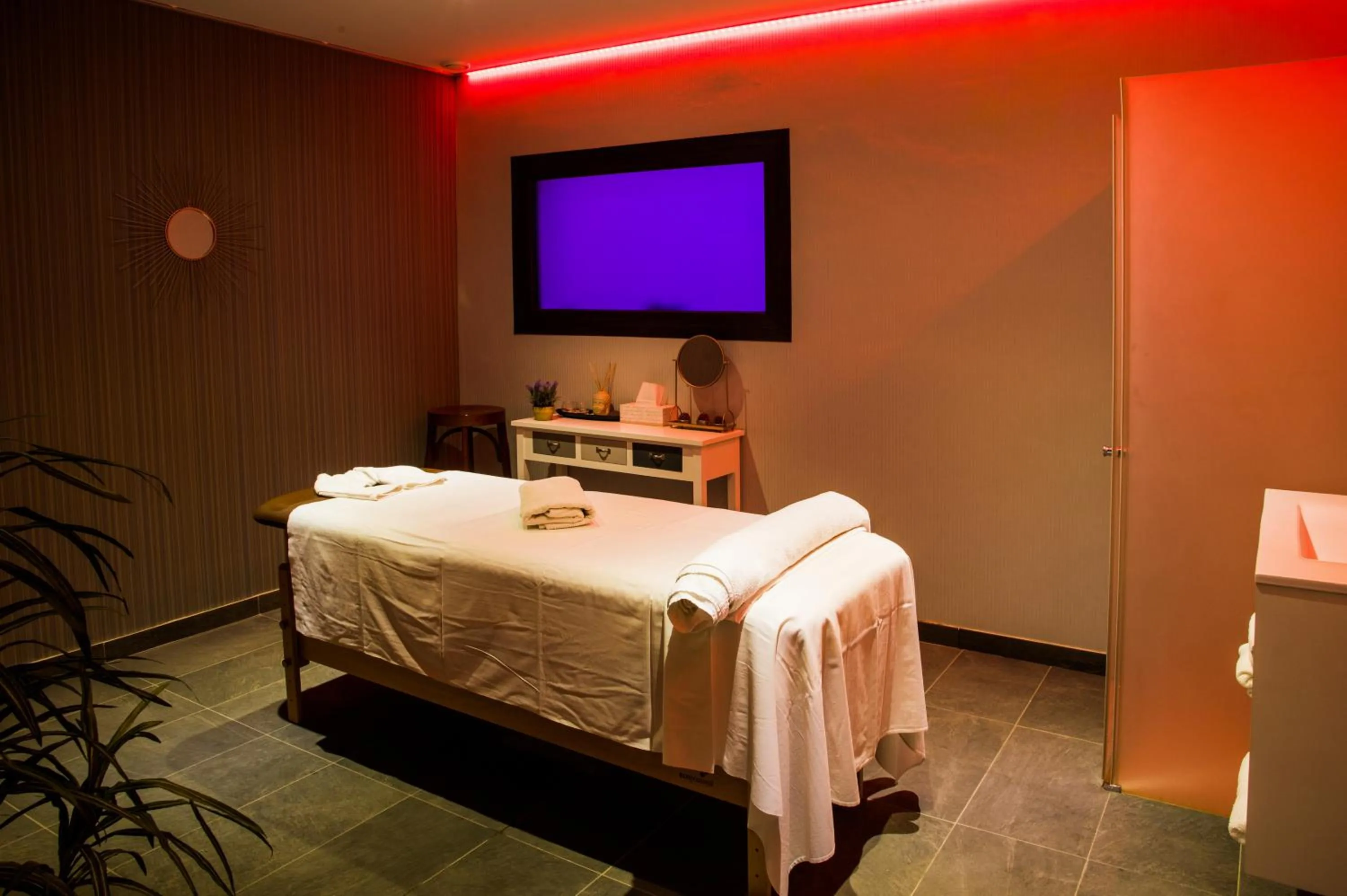Massage, Bed in Petit Palau - Adults Only