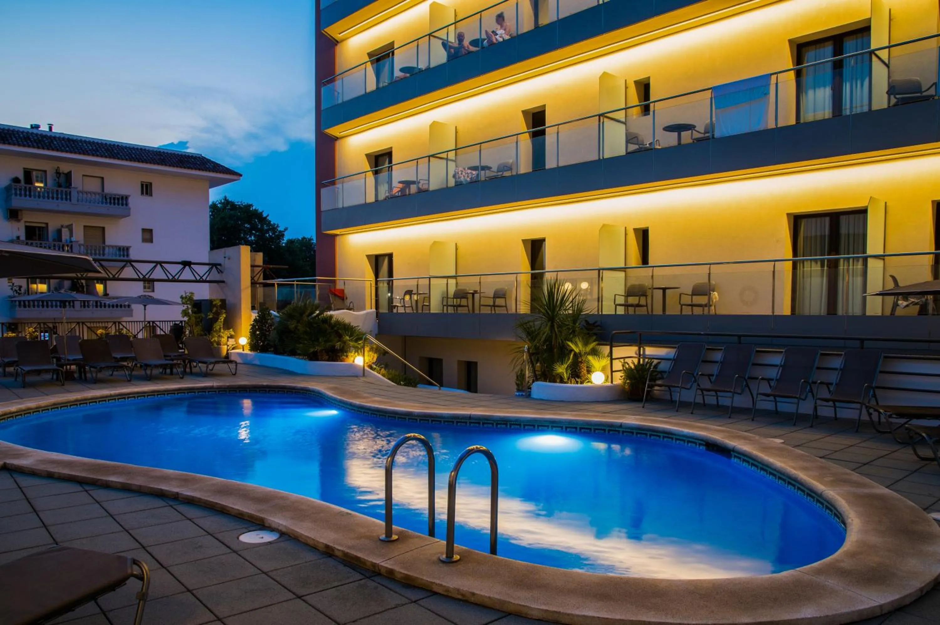 Night in Petit Palau - Adults Only